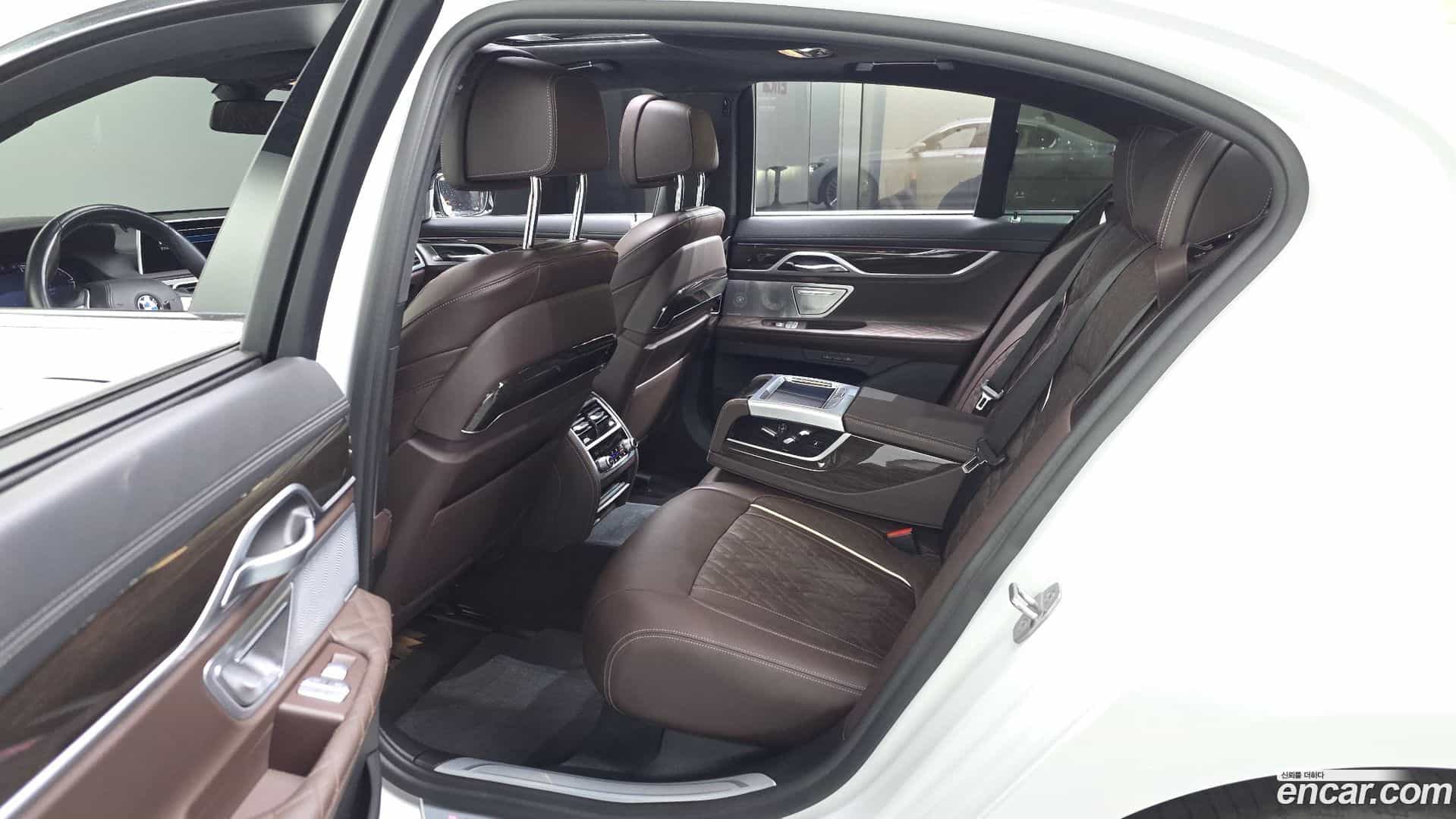 7-Series BMW 2021.9-INNER-036