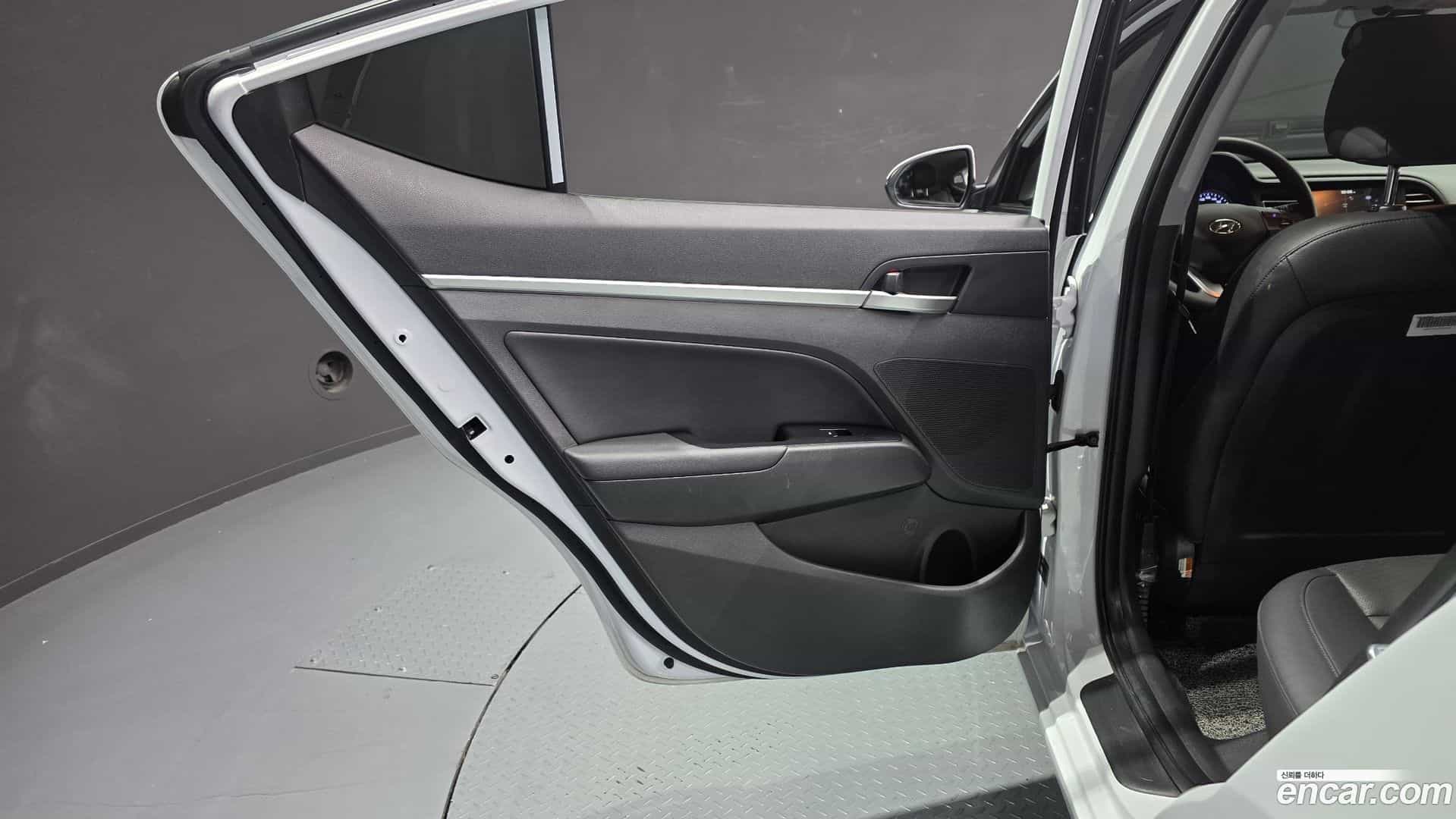 AVANTE Hyundai 2020.1-INNER-035