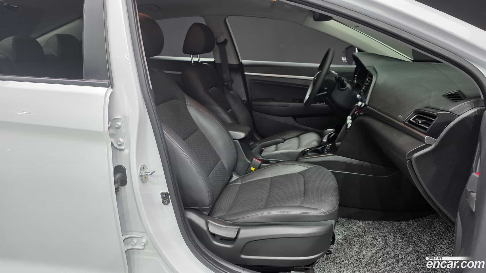 AVANTE Hyundai 2020.1-INNER-036