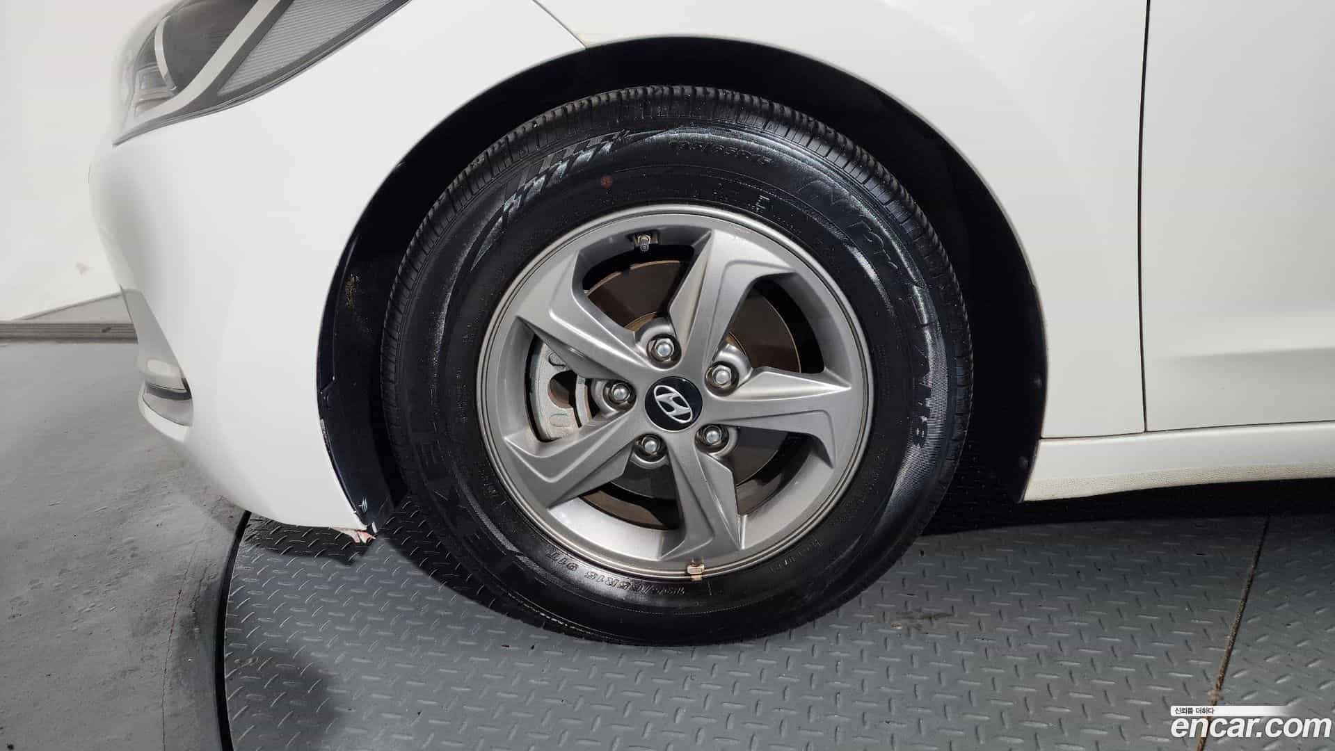AVANTE Hyundai 2015.9-OUTER-005