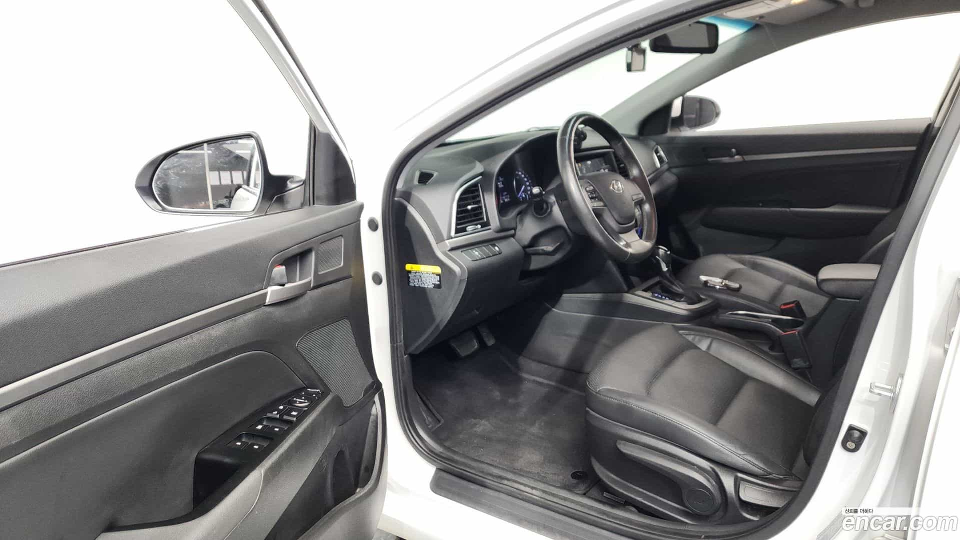AVANTE Hyundai 2015.9-INNER-010