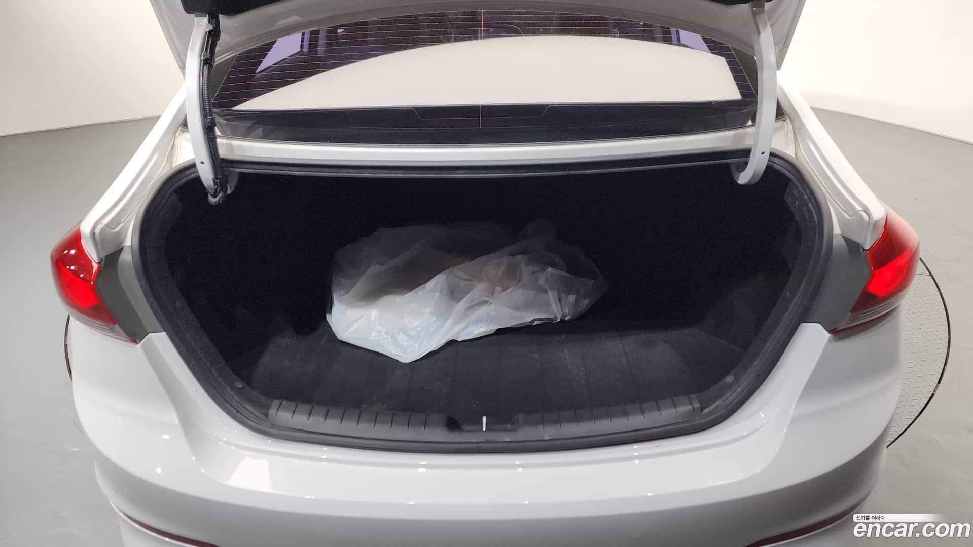AVANTE Hyundai 2015.9-OPTION-023