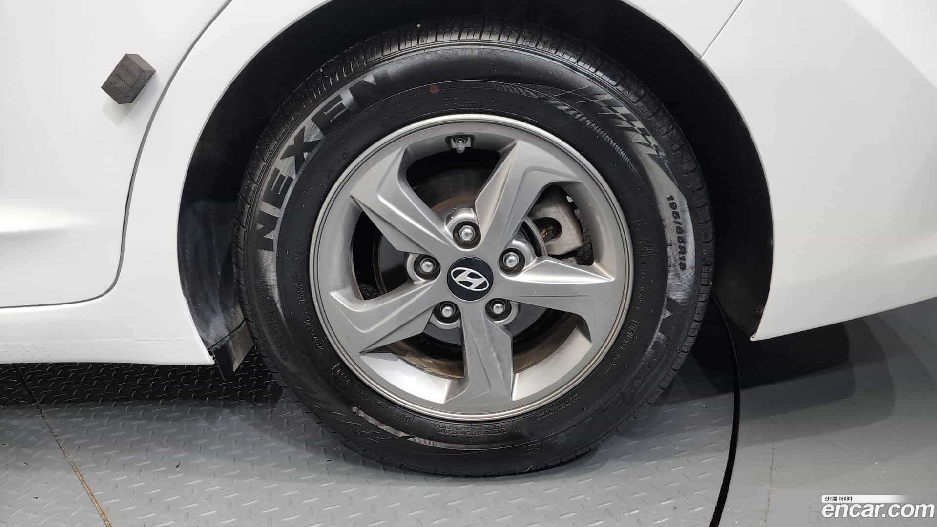 AVANTE Hyundai 2015.9-OUTER-031