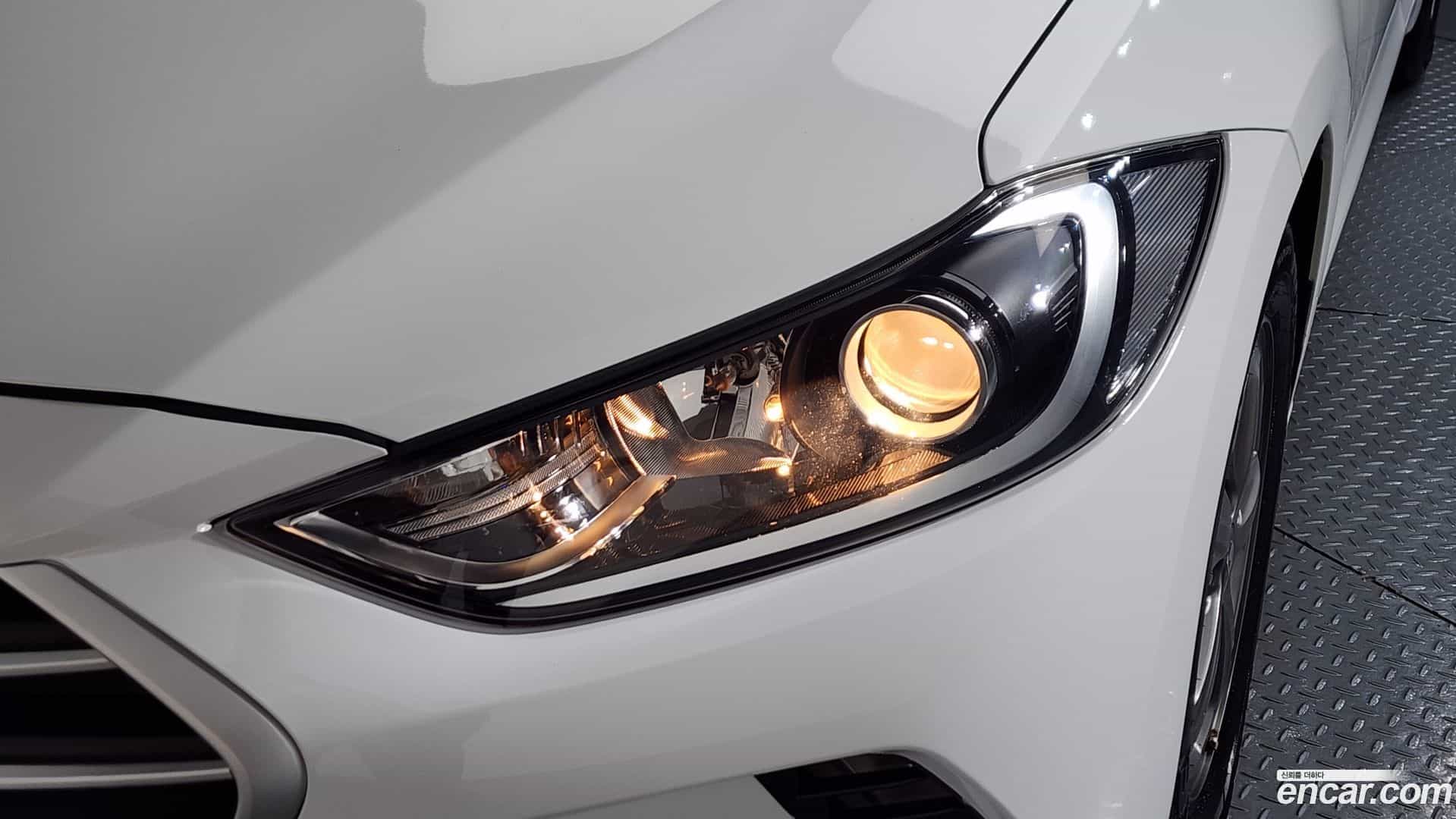 AVANTE Hyundai 2015.9-OUTER-032