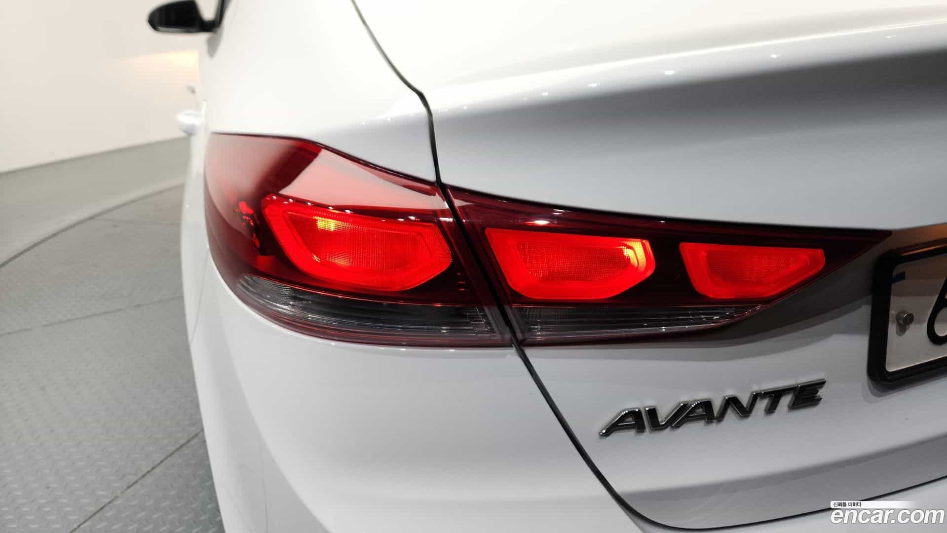 AVANTE Hyundai 2015.9-OUTER-033
