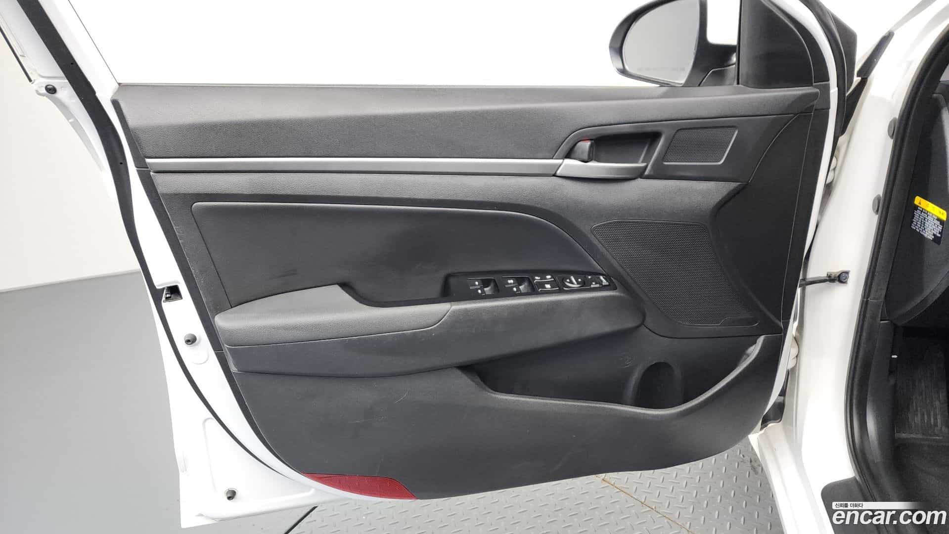 AVANTE Hyundai 2015.9-INNER-034