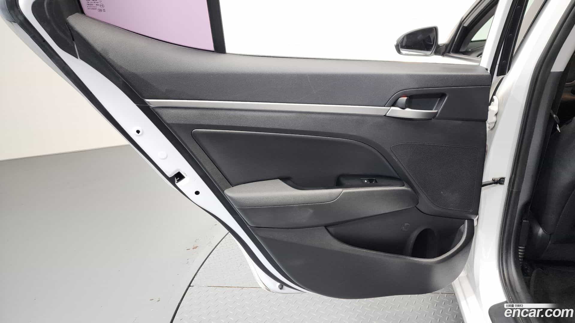 AVANTE Hyundai 2015.9-INNER-035