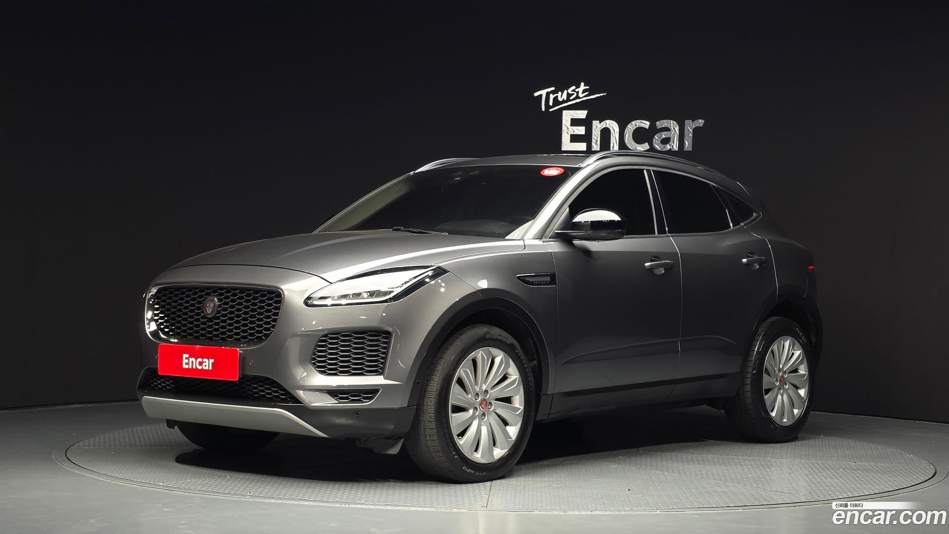 Main__Slider__Photo:E-PACE Jaguar 2019.4-0