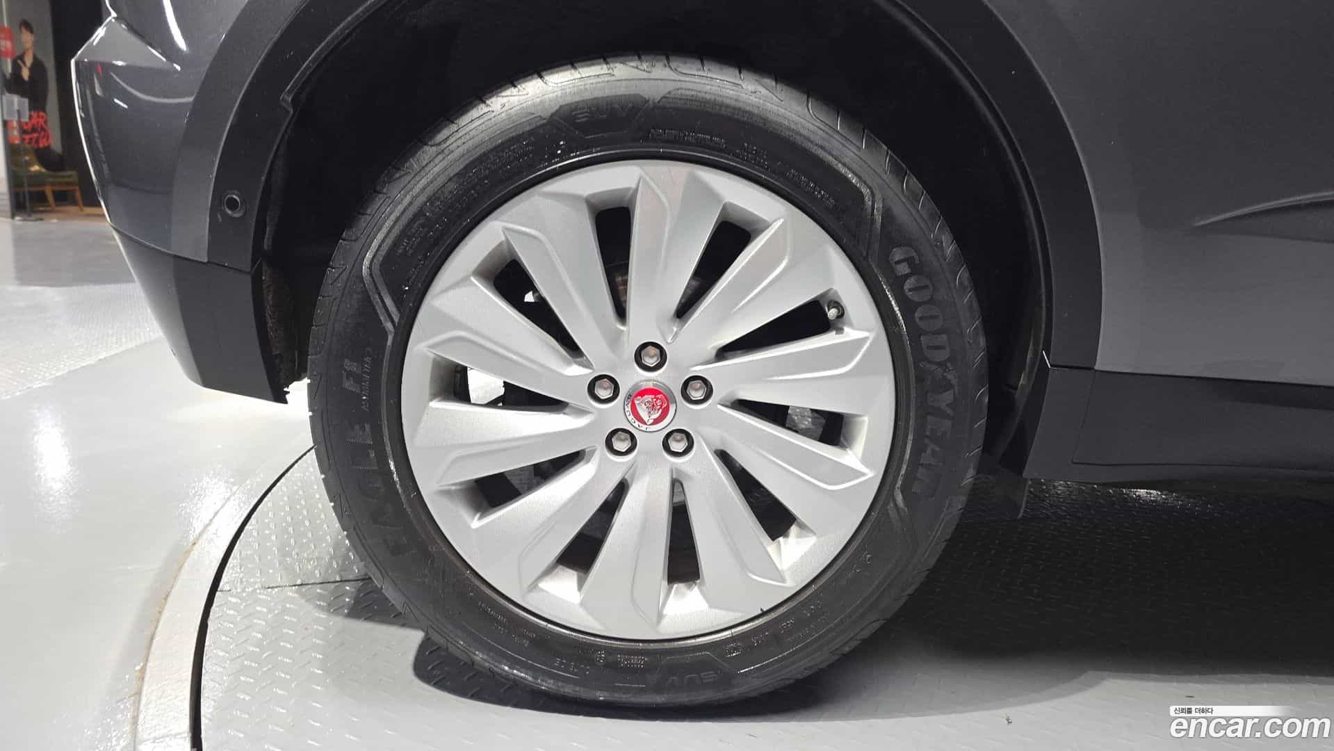 E-PACE Jaguar 2019.4-OUTER-005