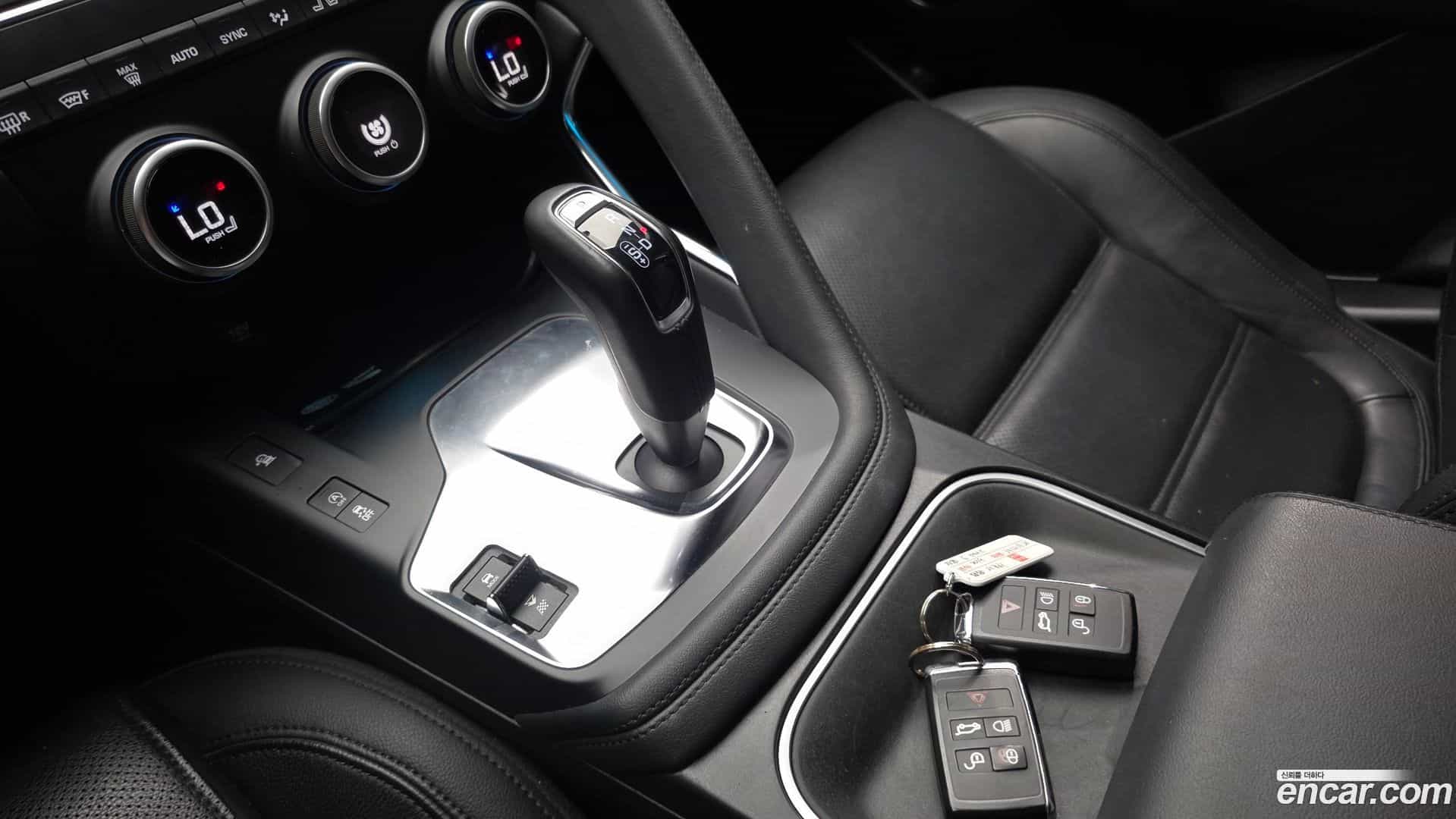 E-PACE Jaguar 2019.4-INNER-009