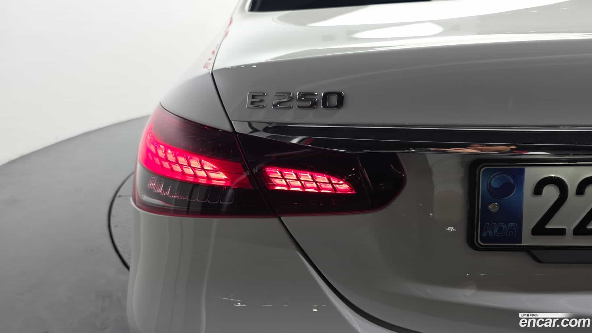 E-Class Mercedes-Benz 2023.6-OUTER-033