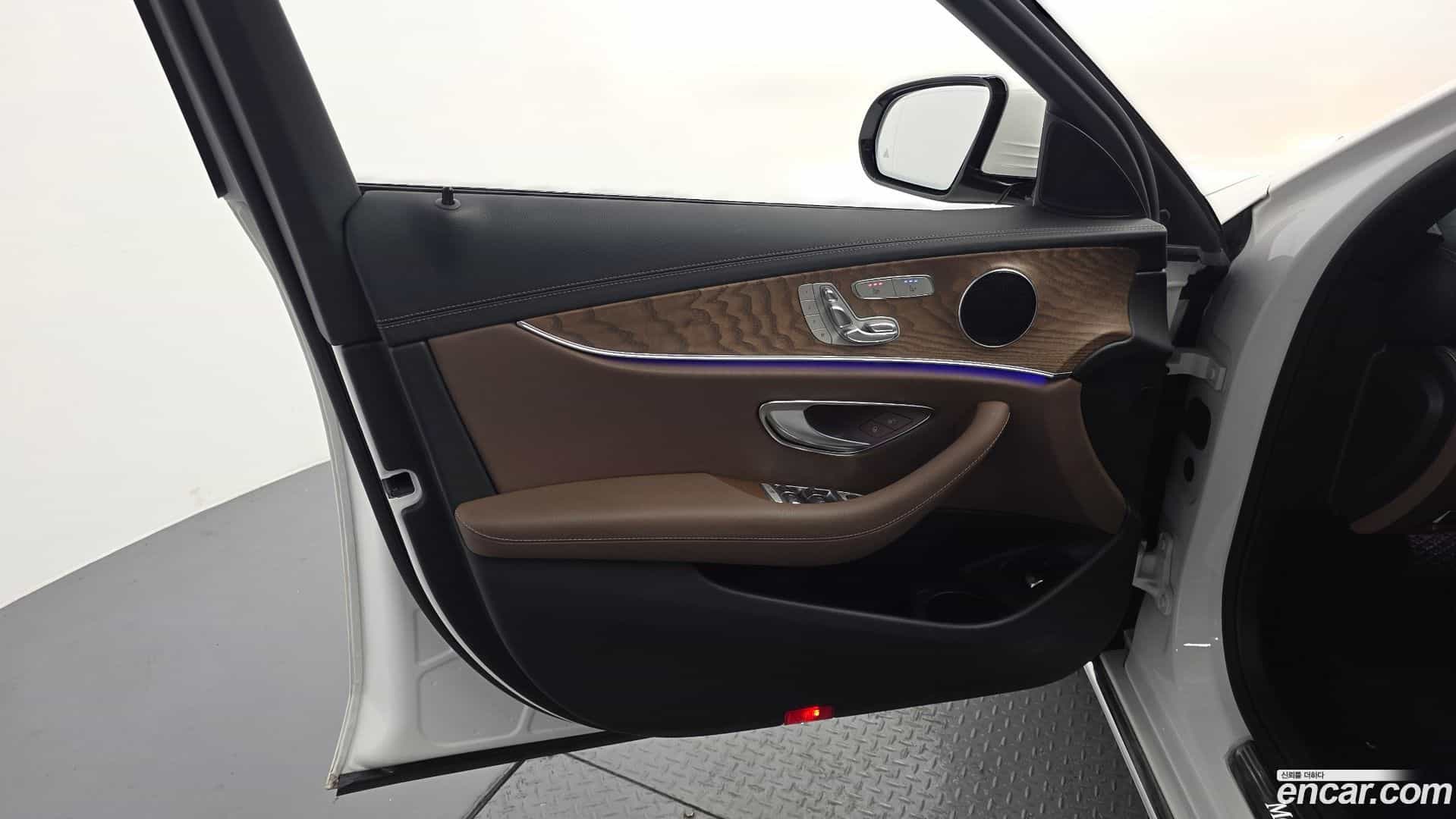 E-Class Mercedes-Benz 2023.6-INNER-034