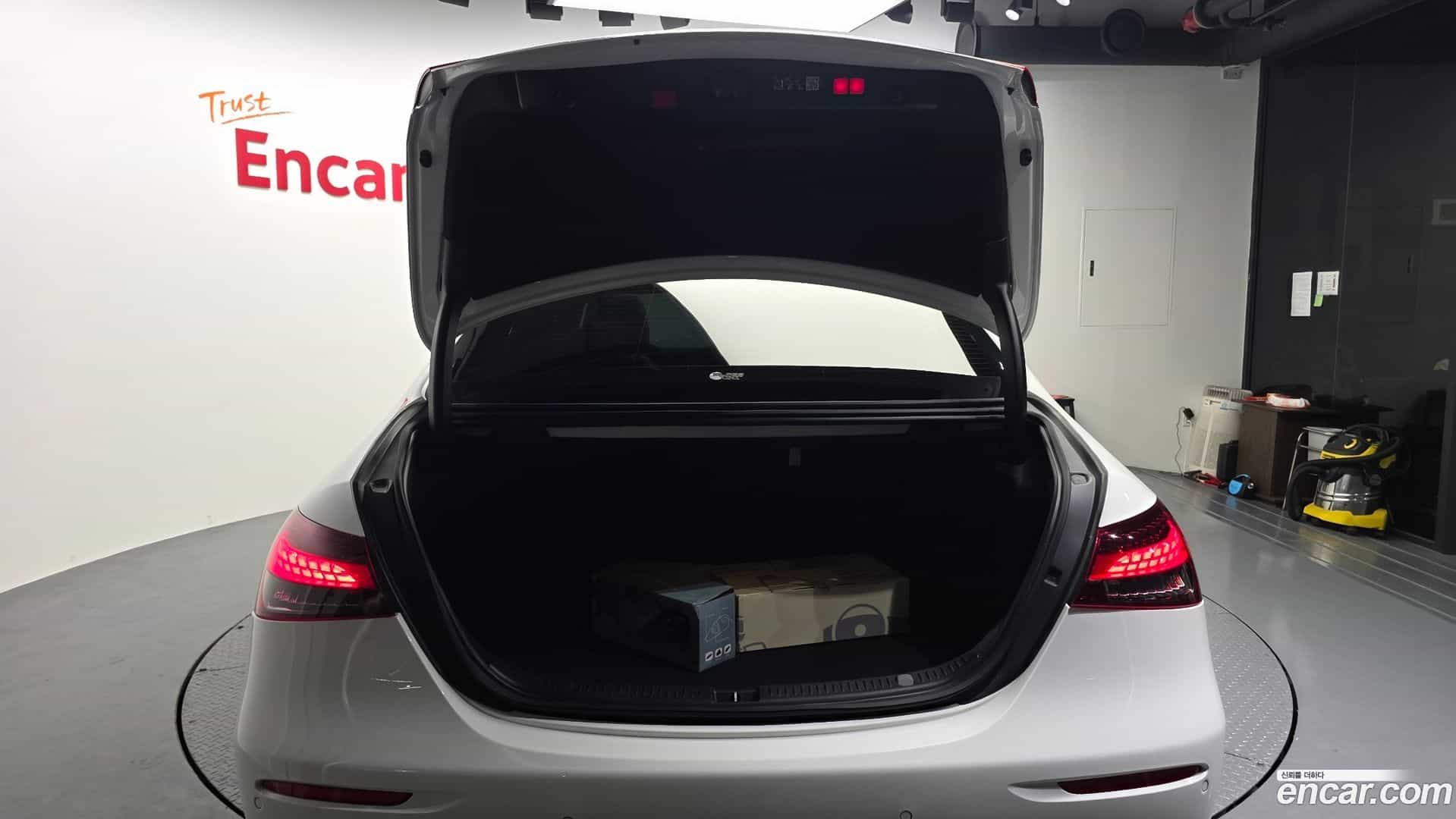 E-Class Mercedes-Benz 2023.6-OPTION-044