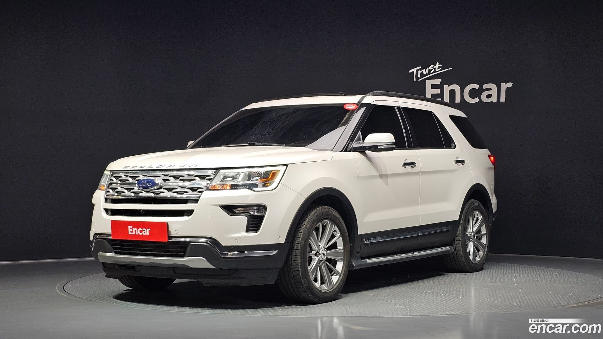 Main__Slider__Photo:Explorer Ford 2019.4-0