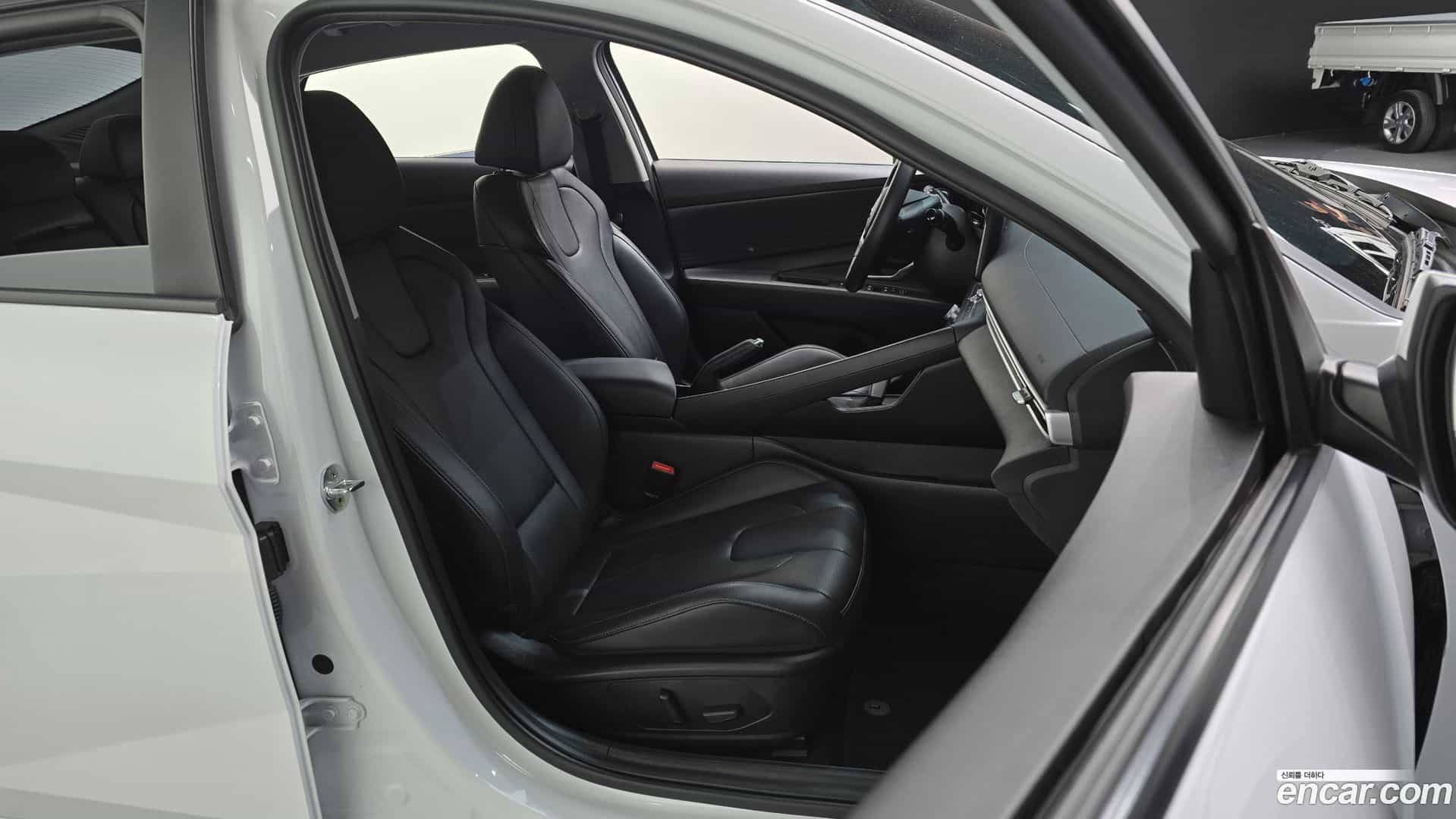 AVANTE Hyundai 2022.4-OPTION-015
