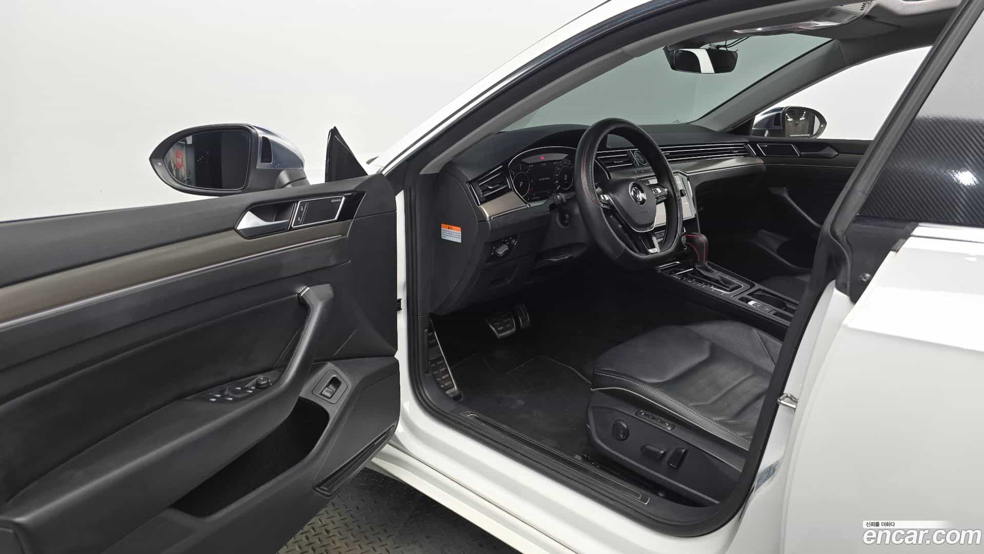 Arteon Volkswagen 2019.11-INNER-010