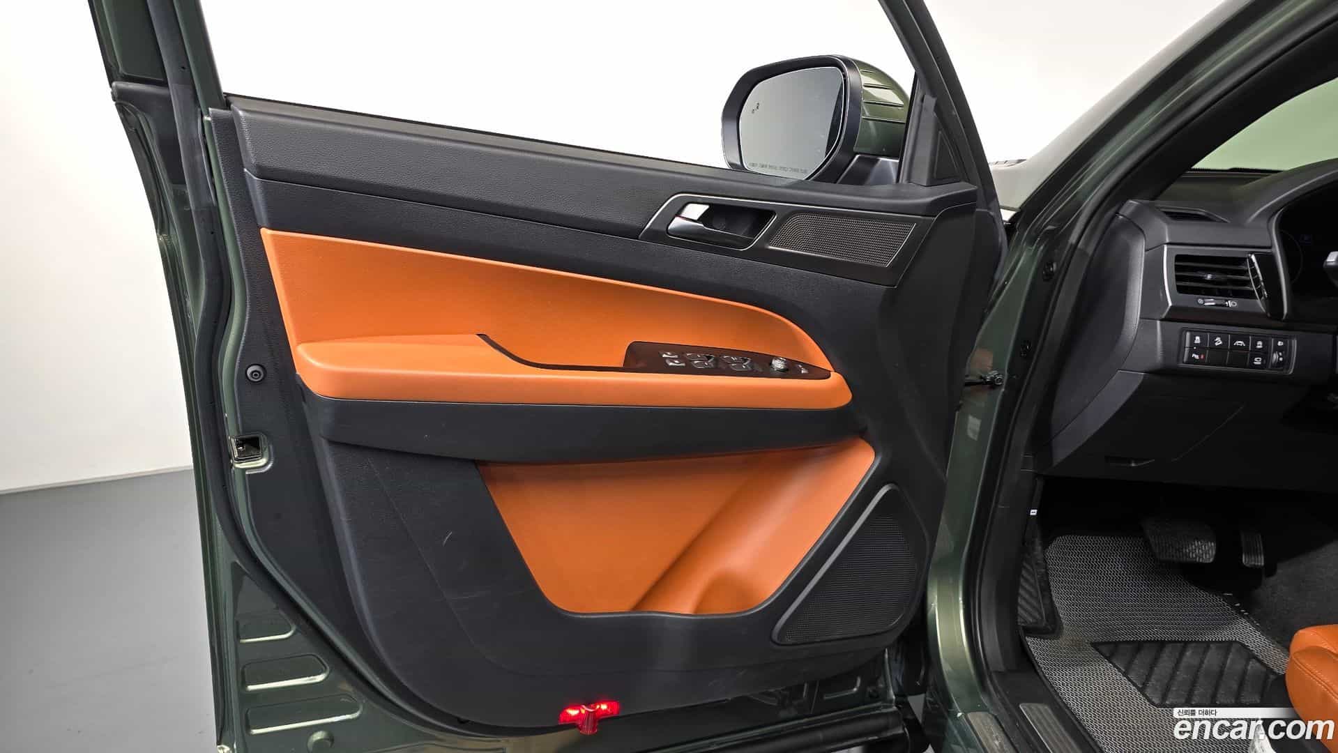 Rexton KG Mobility 2022.2-INNER-034