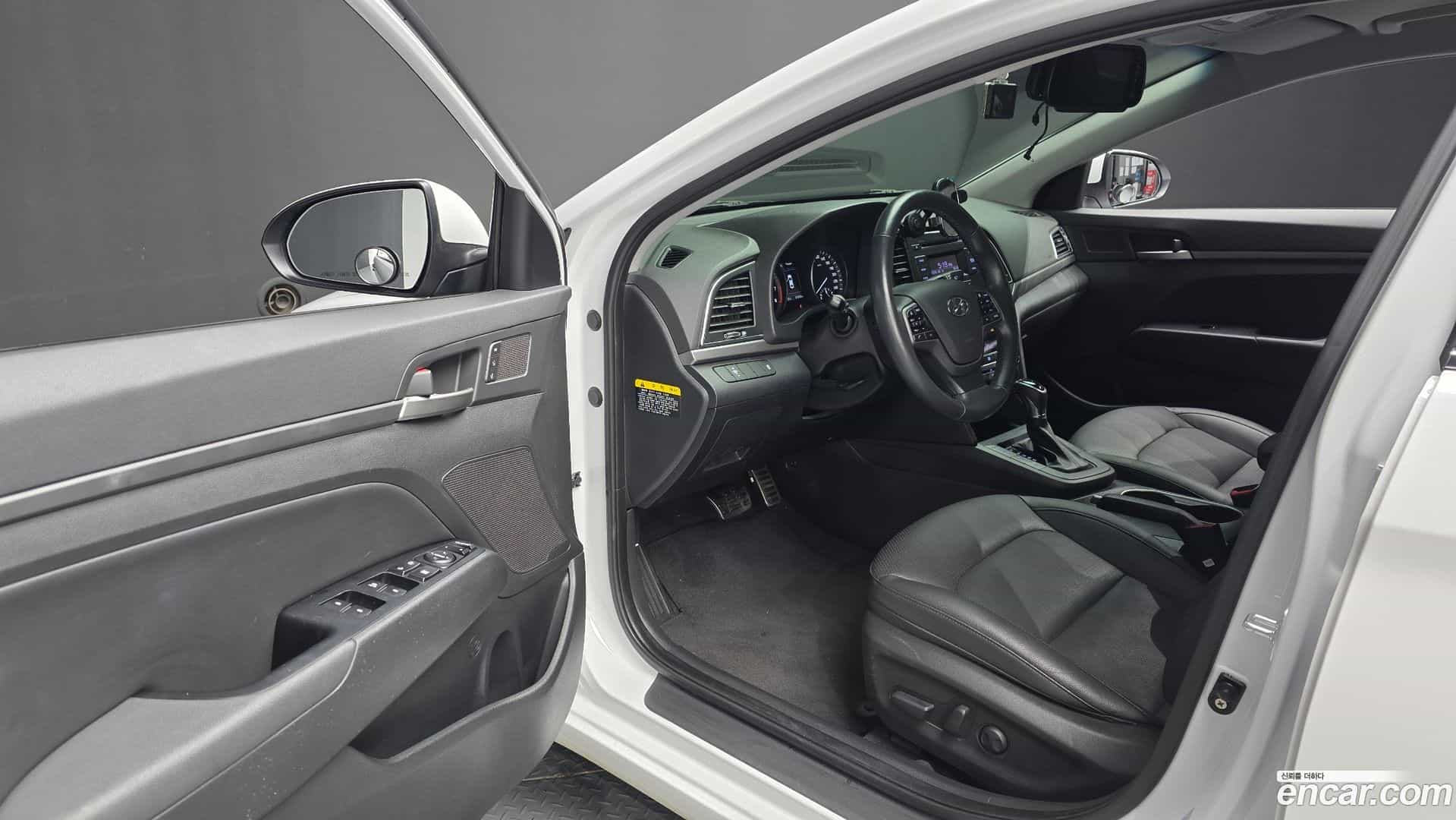 AVANTE Hyundai 2017.7-INNER-010