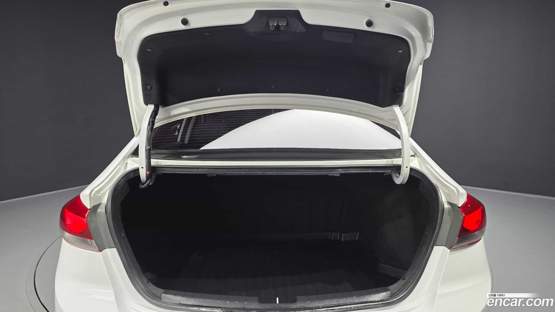 AVANTE Hyundai 2017.7-OPTION-024