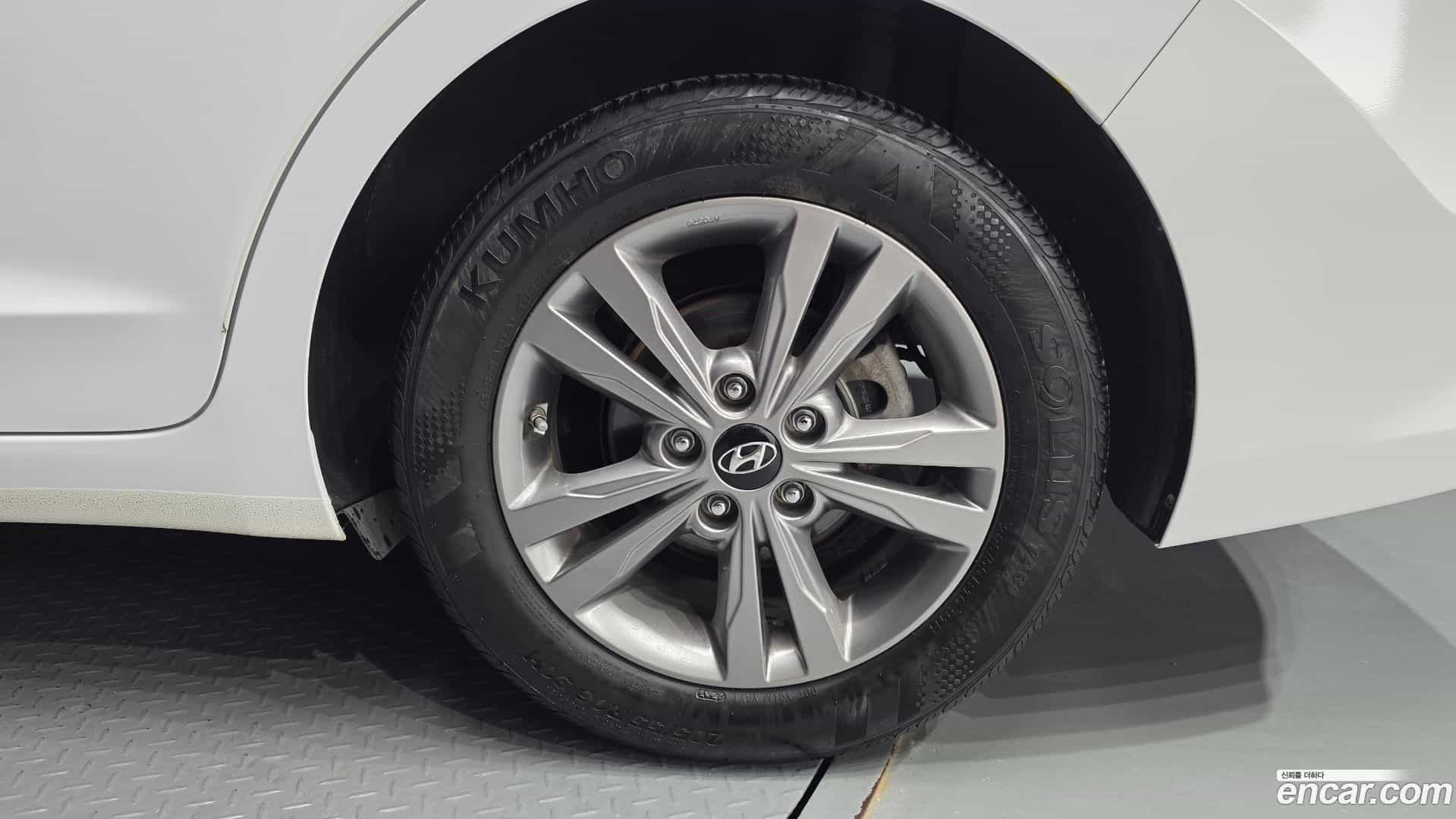 AVANTE Hyundai 2017.7-OUTER-031