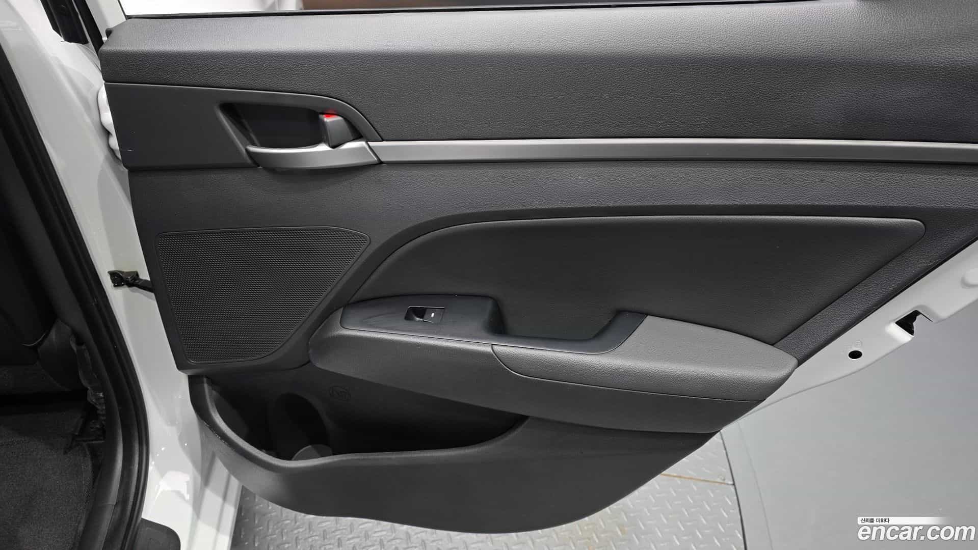 AVANTE Hyundai 2017.7-INNER-035