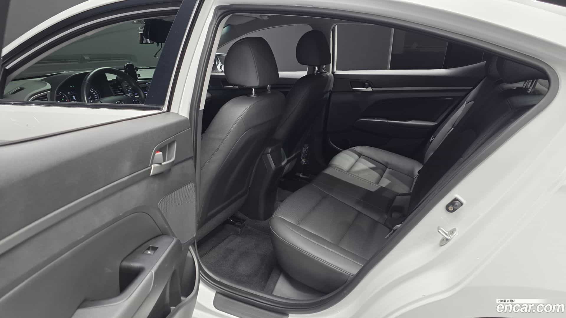 AVANTE Hyundai 2017.7-INNER-036