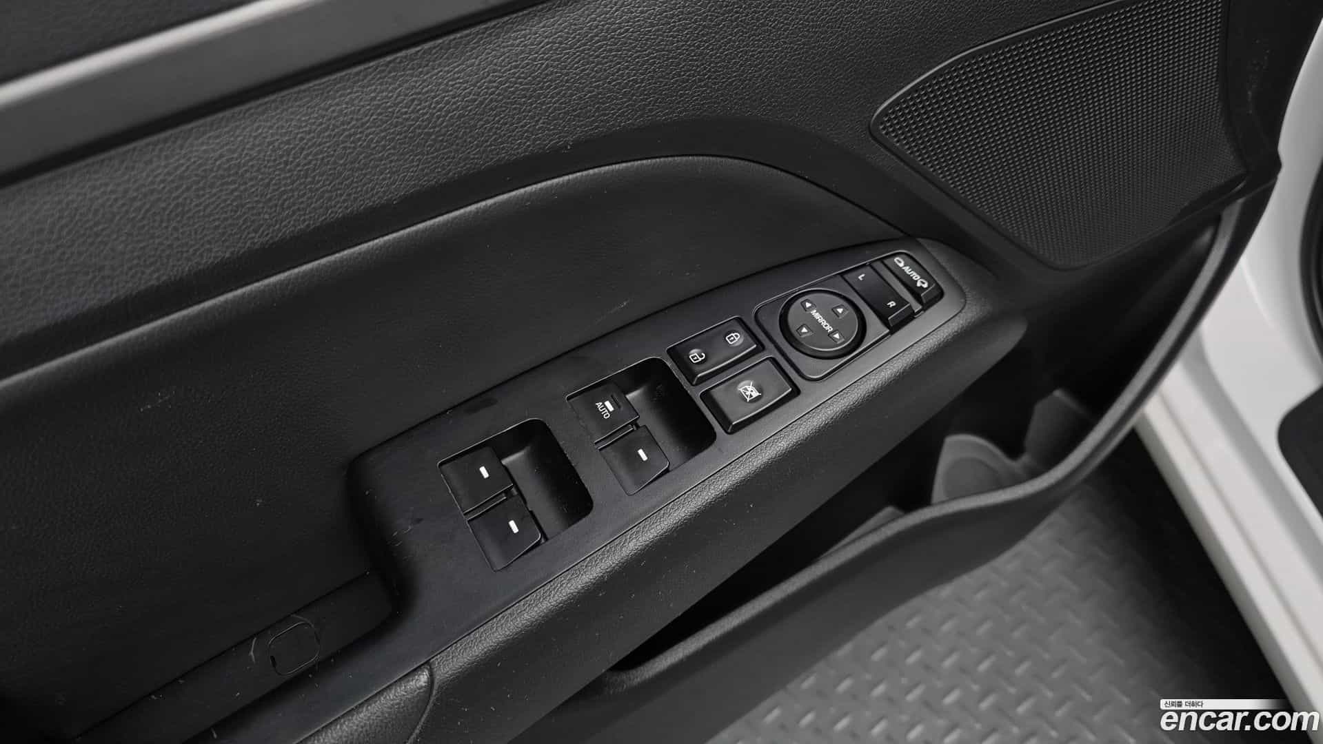 AVANTE Hyundai 2017.7-OPTION-040