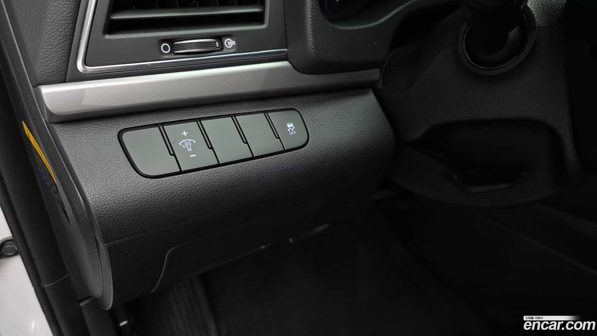AVANTE Hyundai 2017.7-OPTION-041