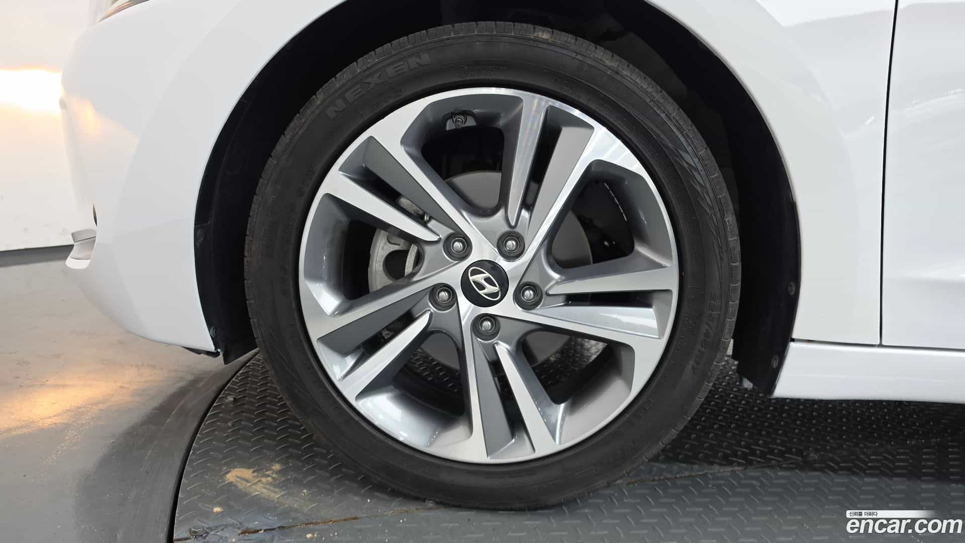 AVANTE Hyundai 2017.7-OUTER-005