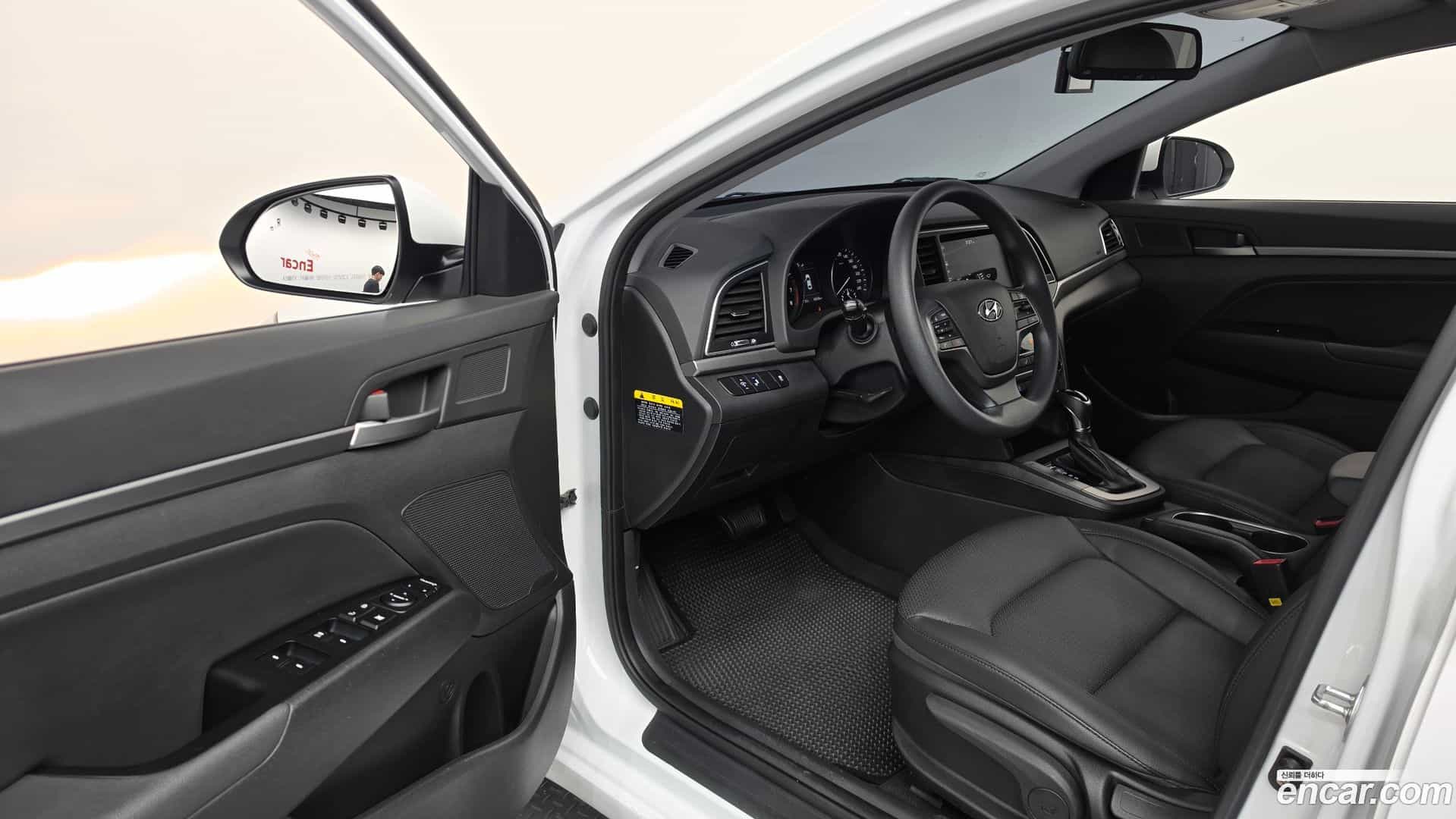 AVANTE Hyundai 2017.7-INNER-010
