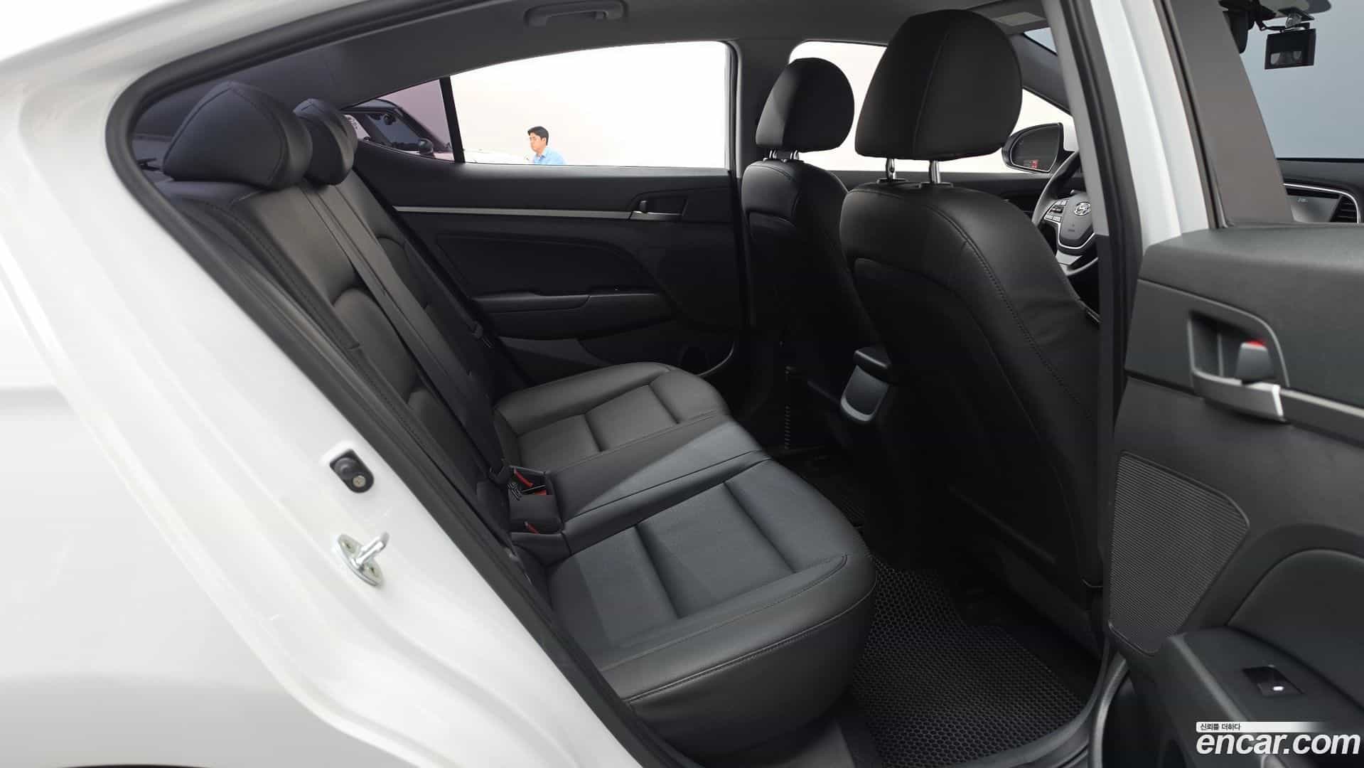 AVANTE Hyundai 2017.7-OPTION-015