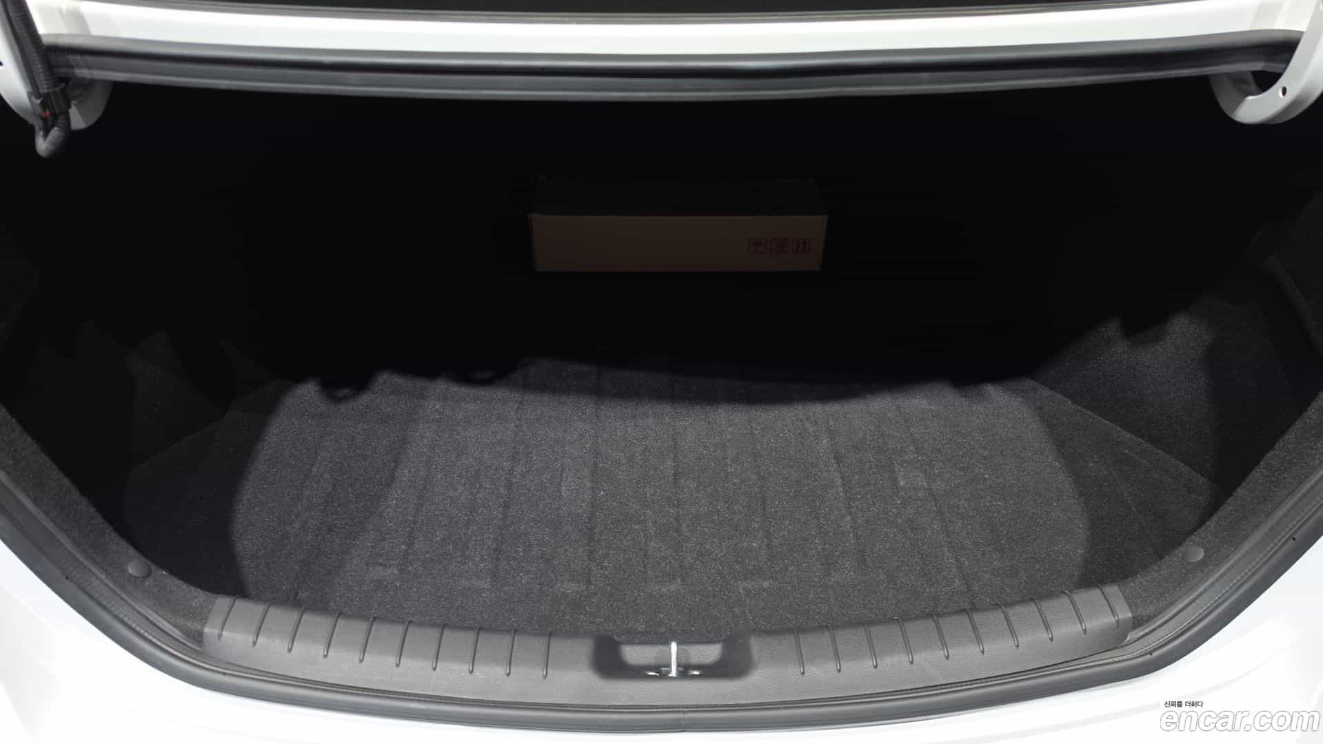 AVANTE Hyundai 2017.7-OPTION-022