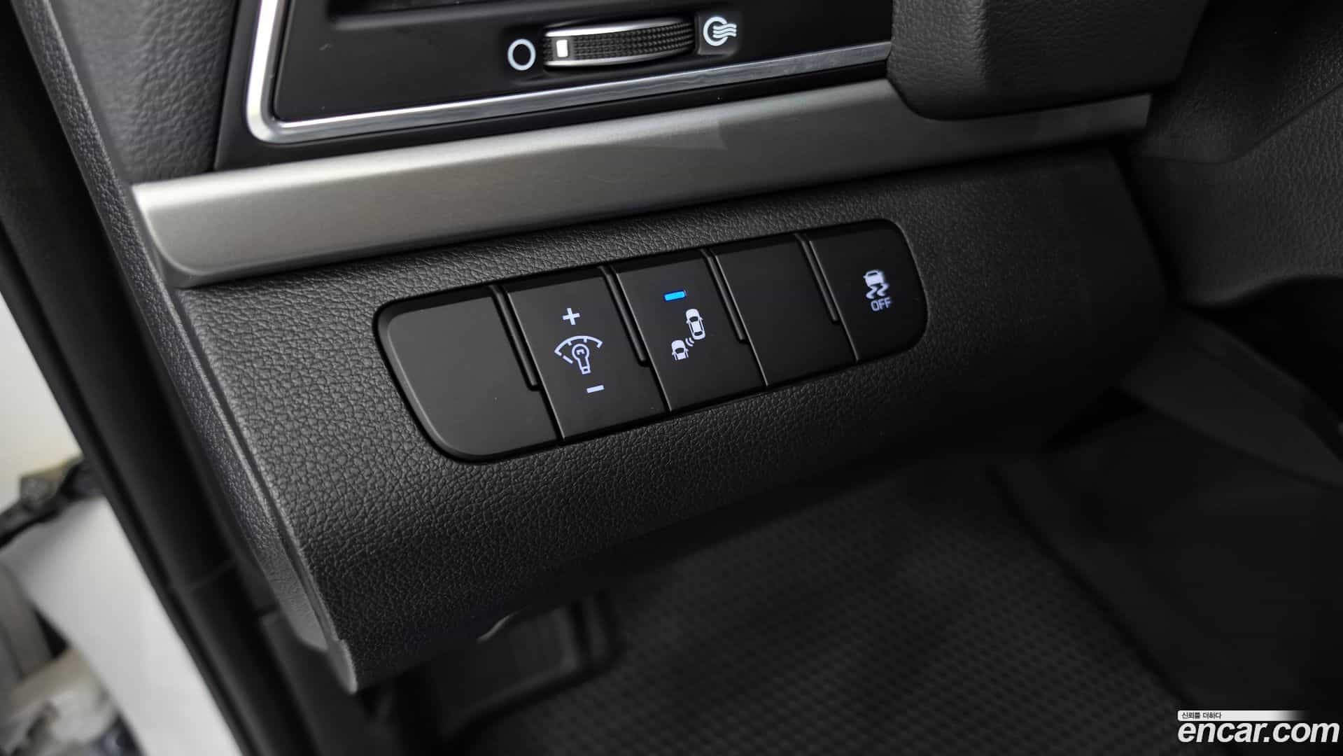 AVANTE Hyundai 2017.7-OPTION-024