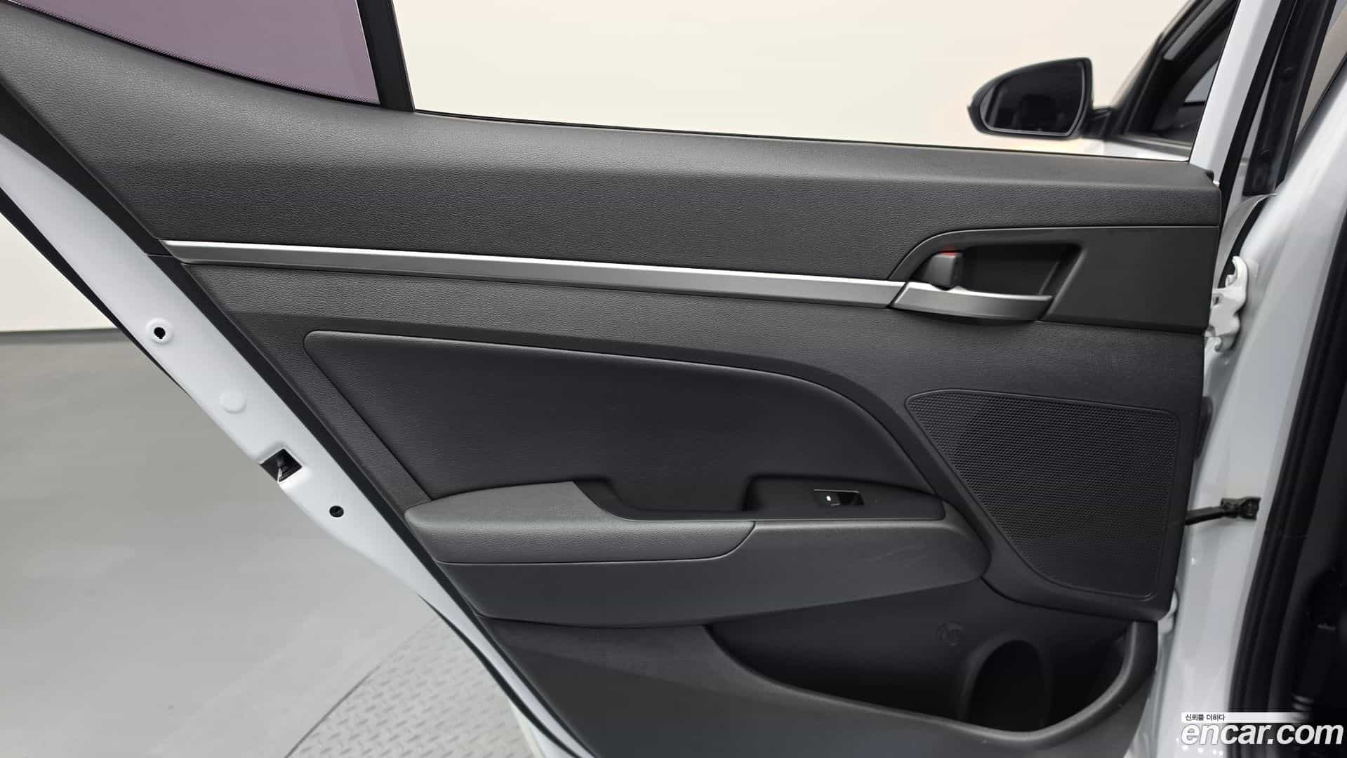 AVANTE Hyundai 2017.7-INNER-035