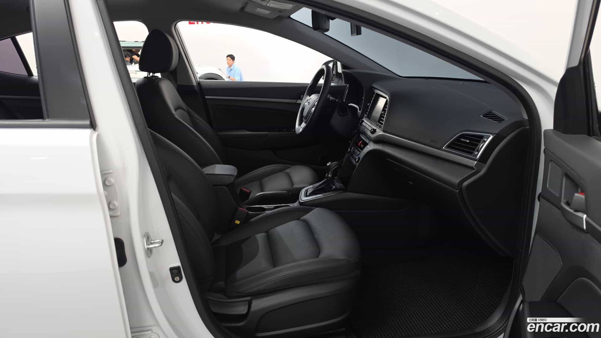 AVANTE Hyundai 2017.7-INNER-036