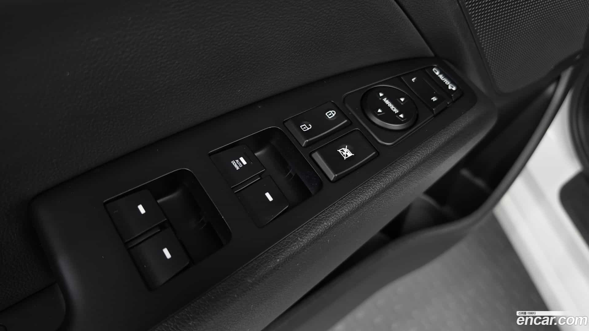 AVANTE Hyundai 2017.7-OPTION-046