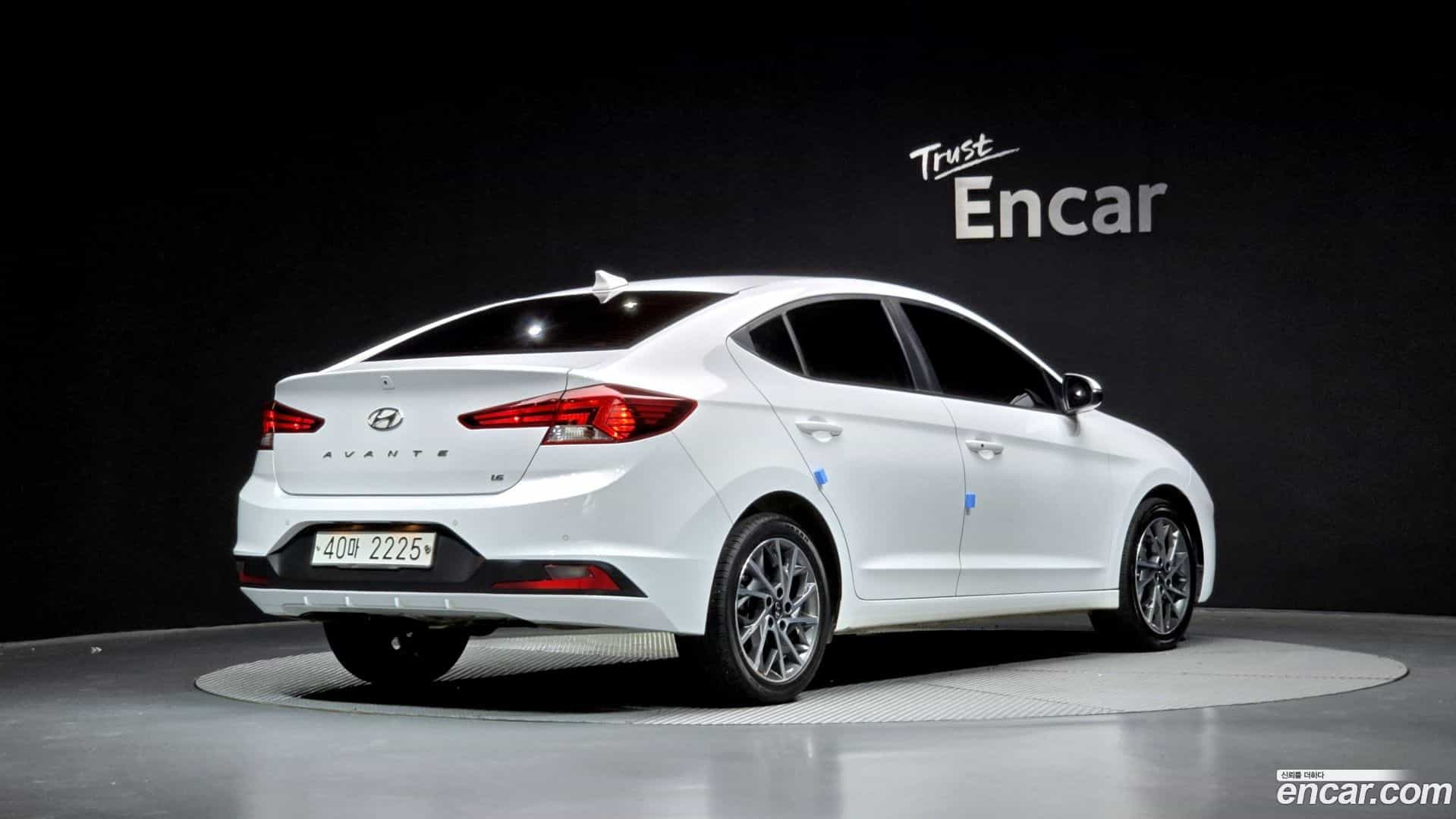 AVANTE Hyundai 2018.9-OUTER-002