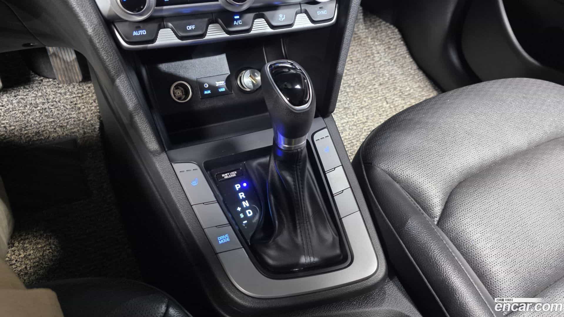 AVANTE Hyundai 2018.9-INNER-009