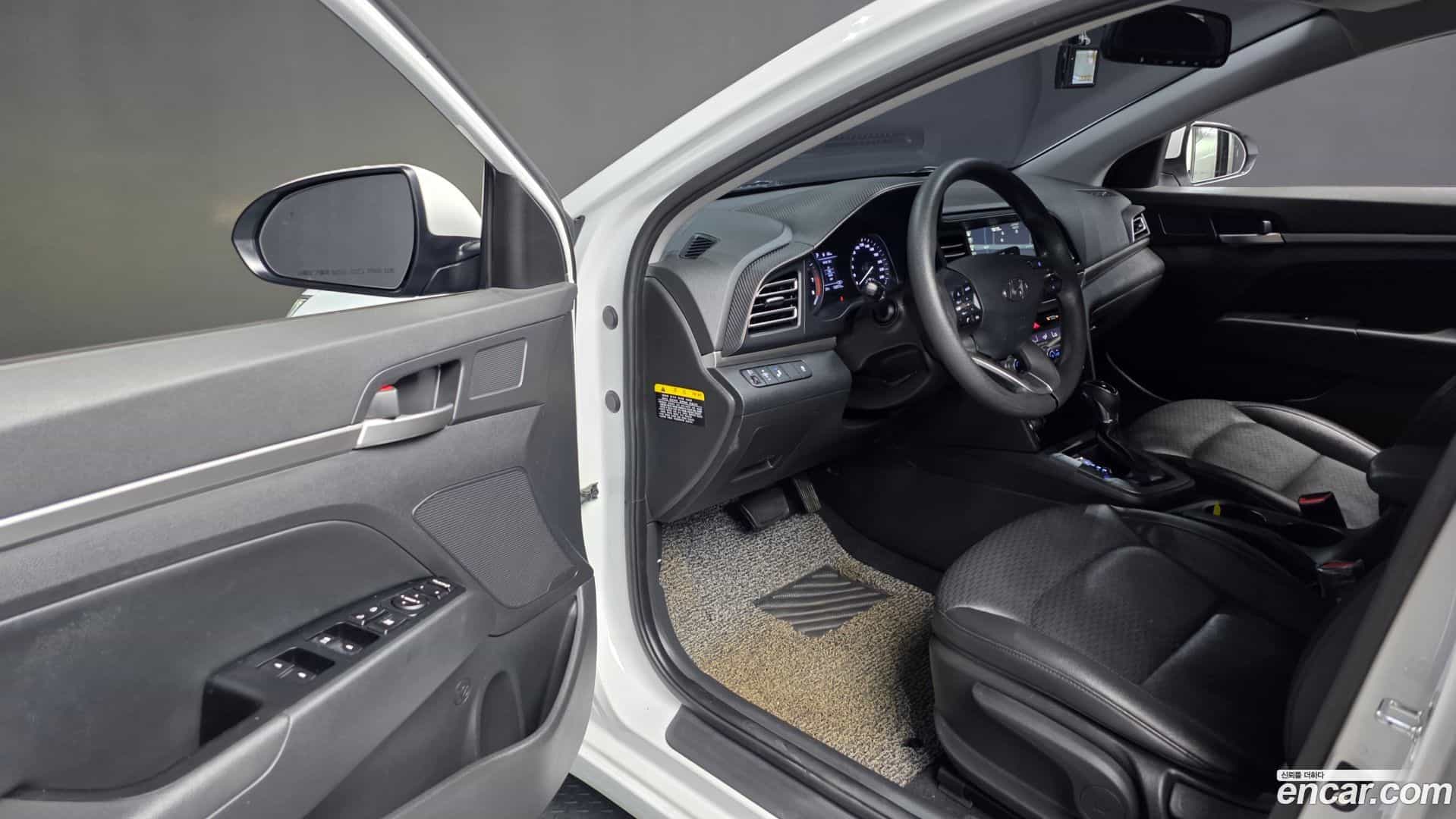 AVANTE Hyundai 2018.9-INNER-010