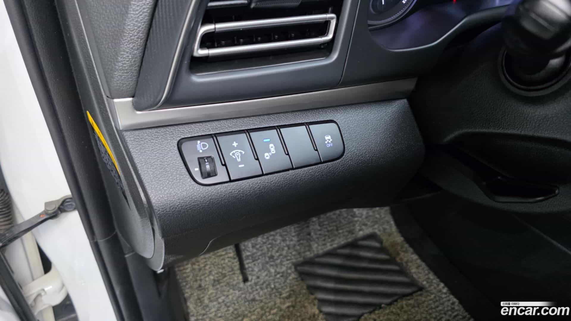 AVANTE Hyundai 2018.9-OPTION-021