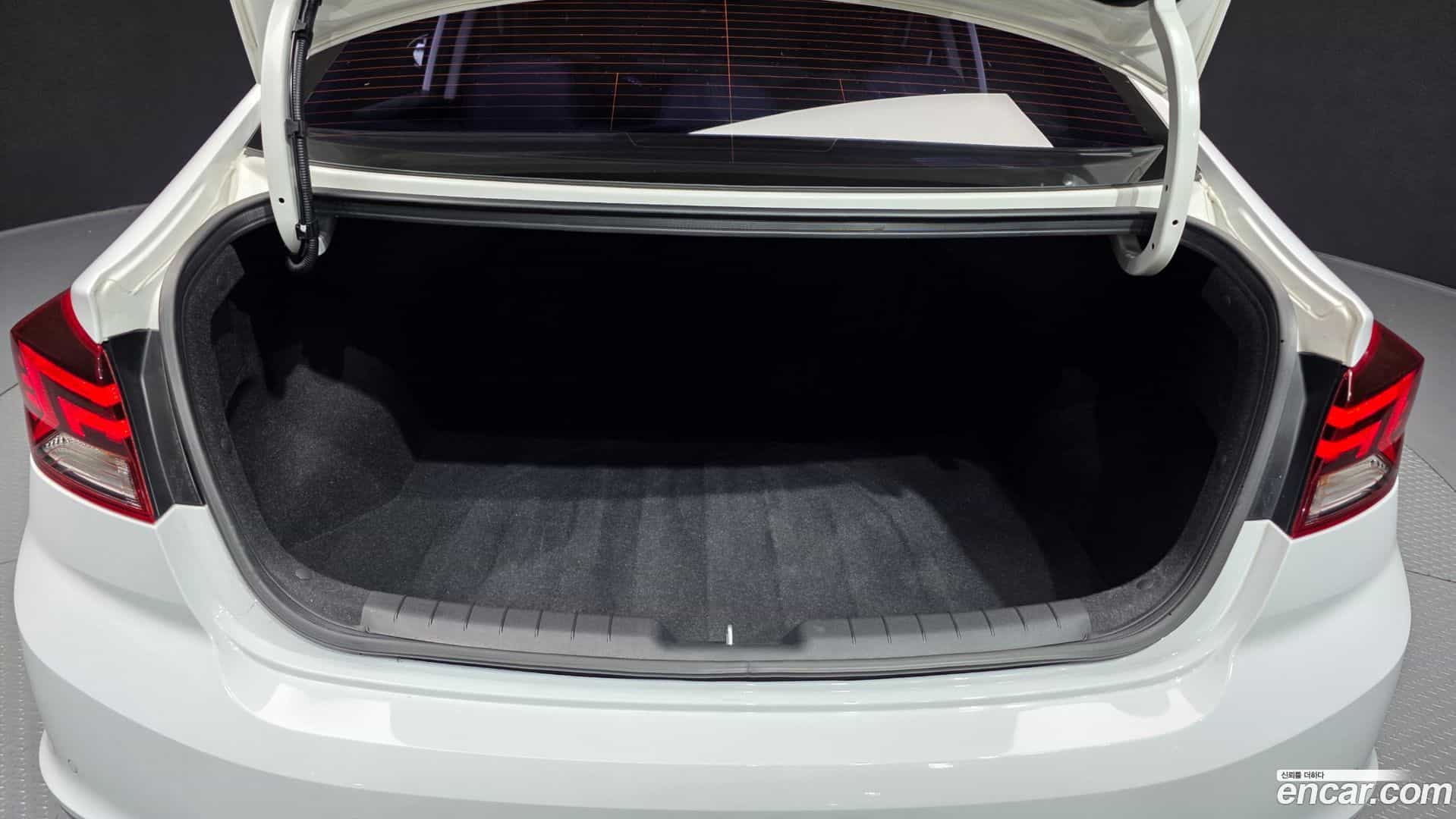 AVANTE Hyundai 2018.9-OPTION-024