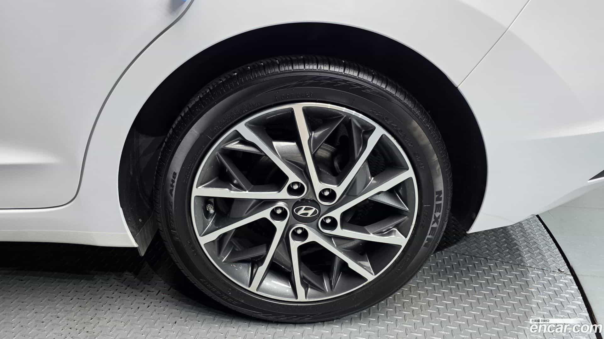 AVANTE Hyundai 2018.9-OUTER-031