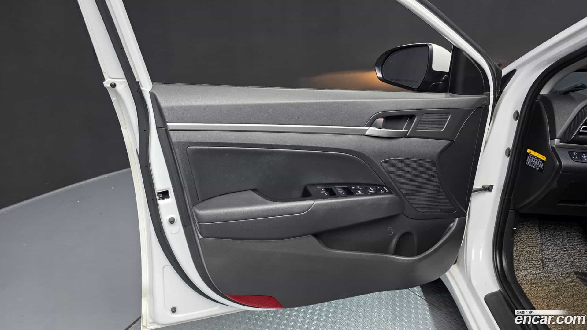AVANTE Hyundai 2018.9-INNER-034
