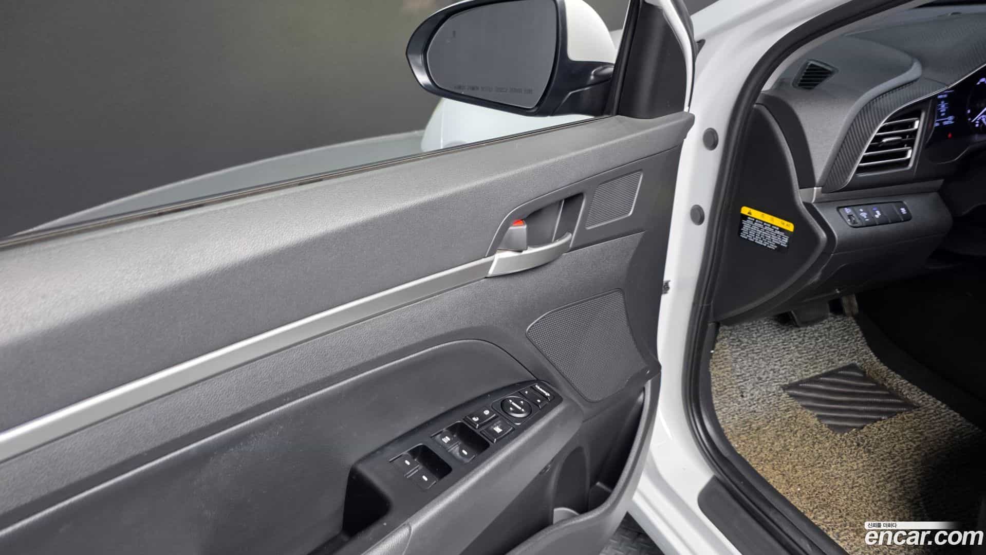 AVANTE Hyundai 2018.9-OPTION-040