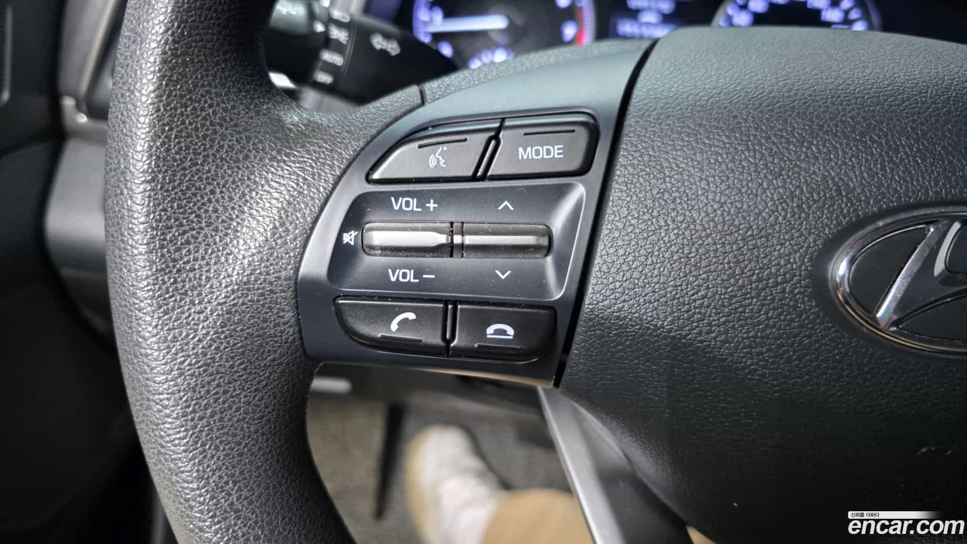 AVANTE Hyundai 2018.9-OPTION-041