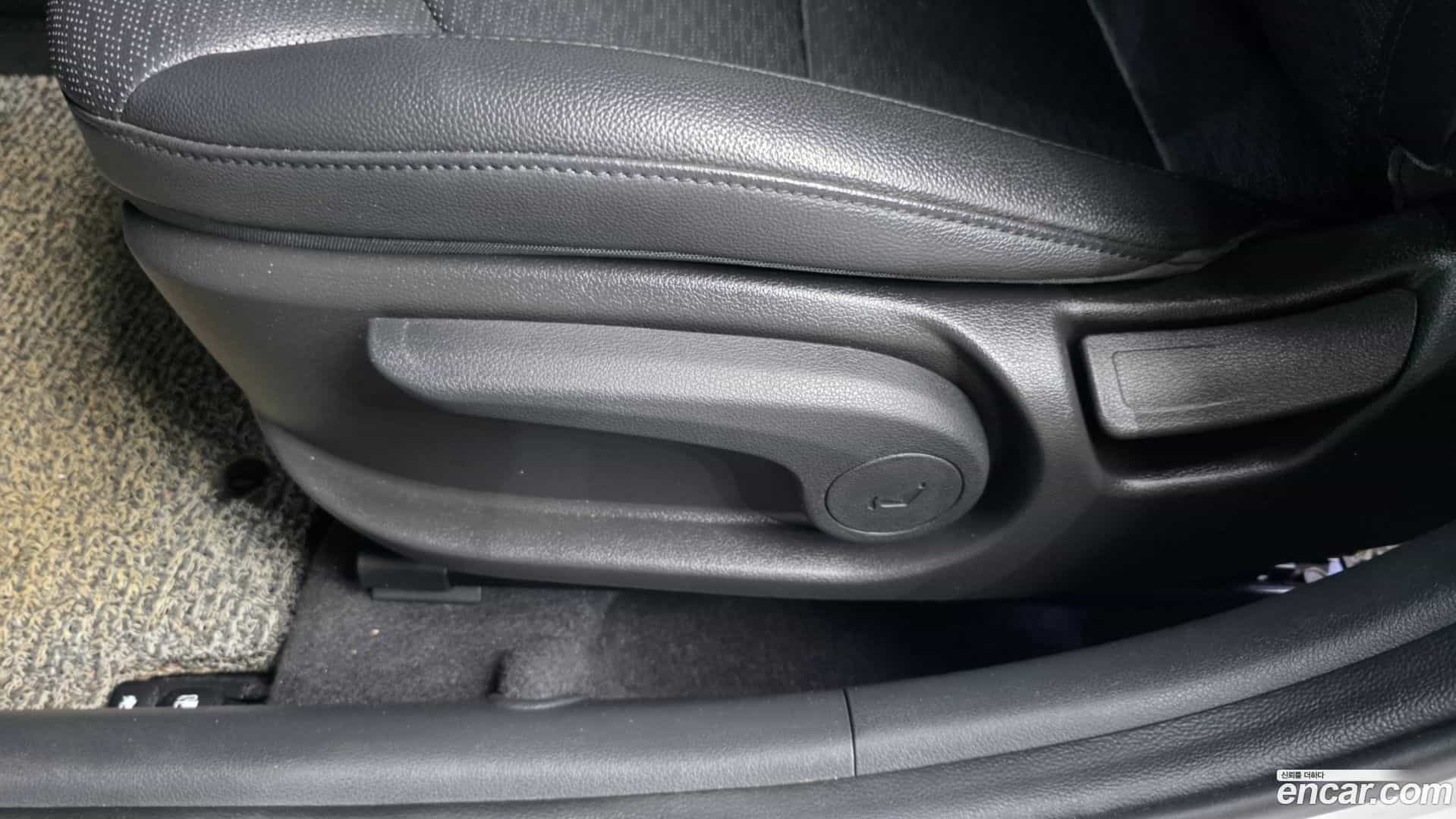 AVANTE Hyundai 2018.9-OPTION-044
