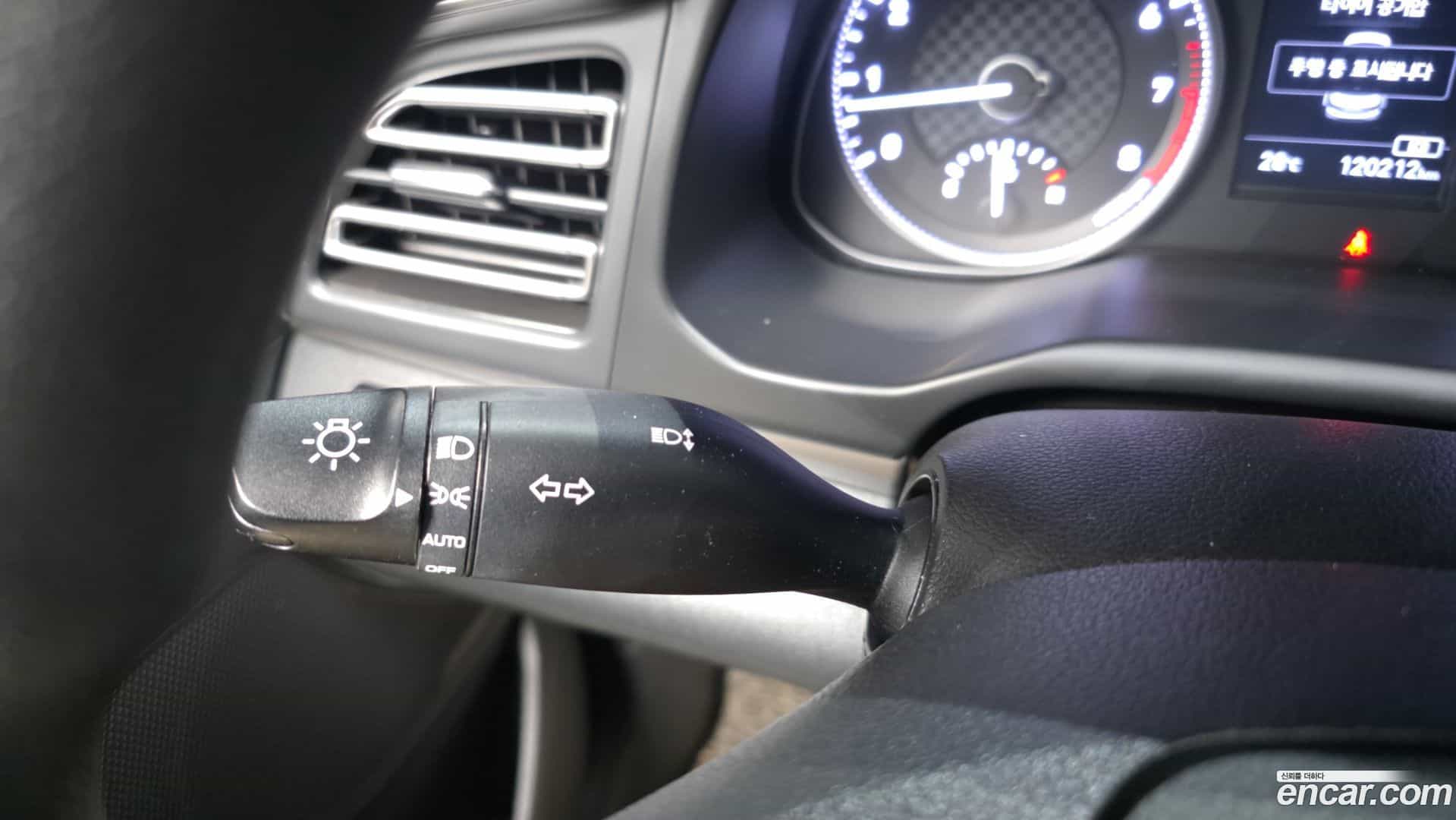AVANTE Hyundai 2018.9-OPTION-045
