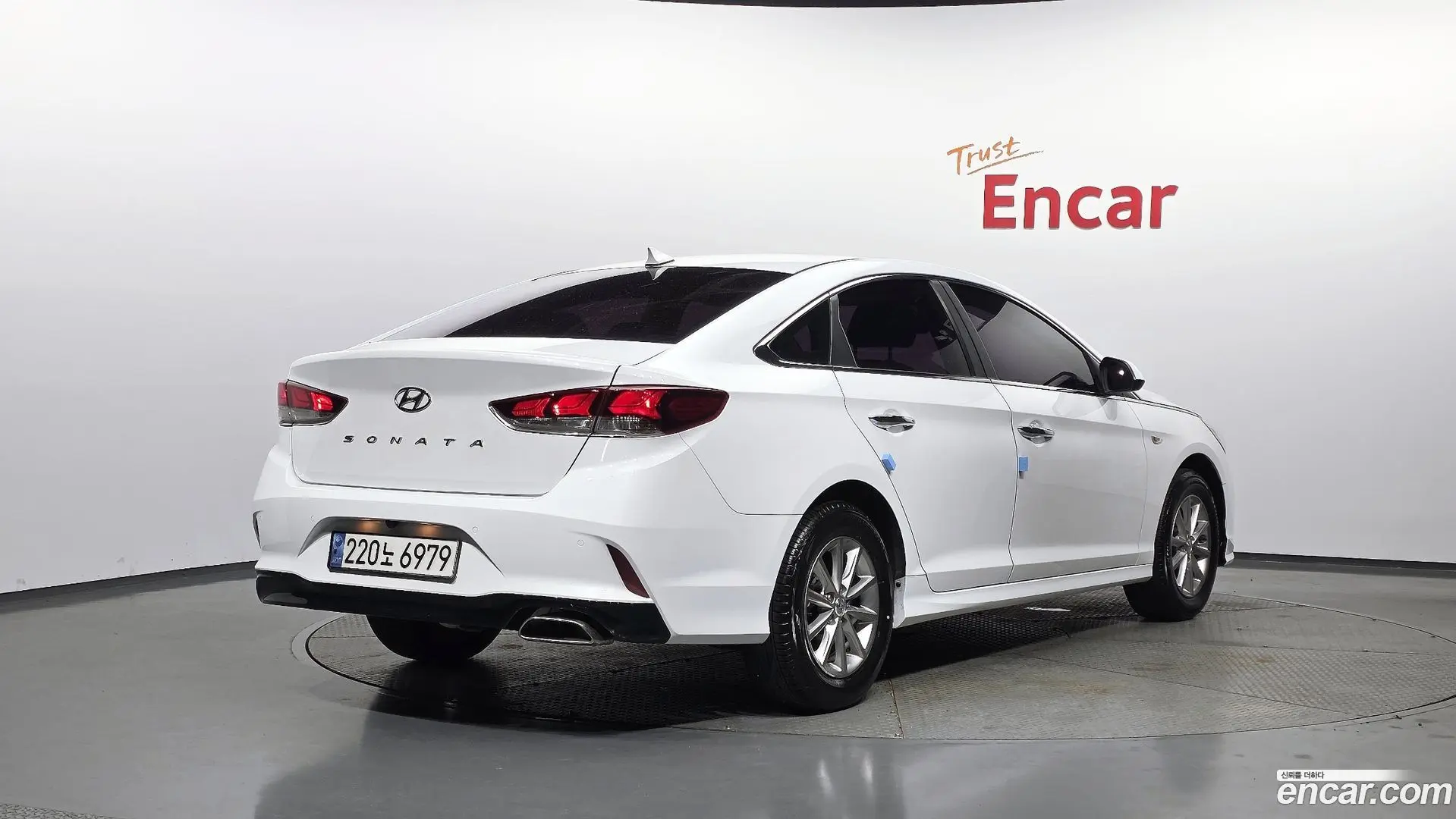 Main__Slider__Photo:Sonata Hyundai 2017.10-1