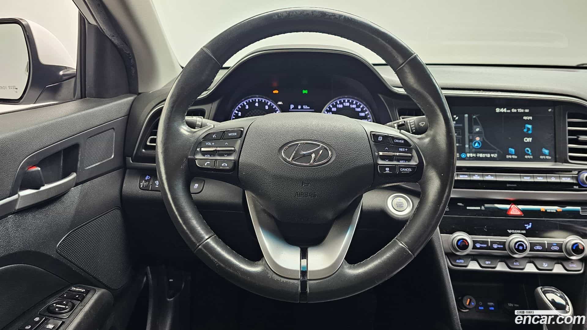 AVANTE Hyundai 2019.10-OPTION-017