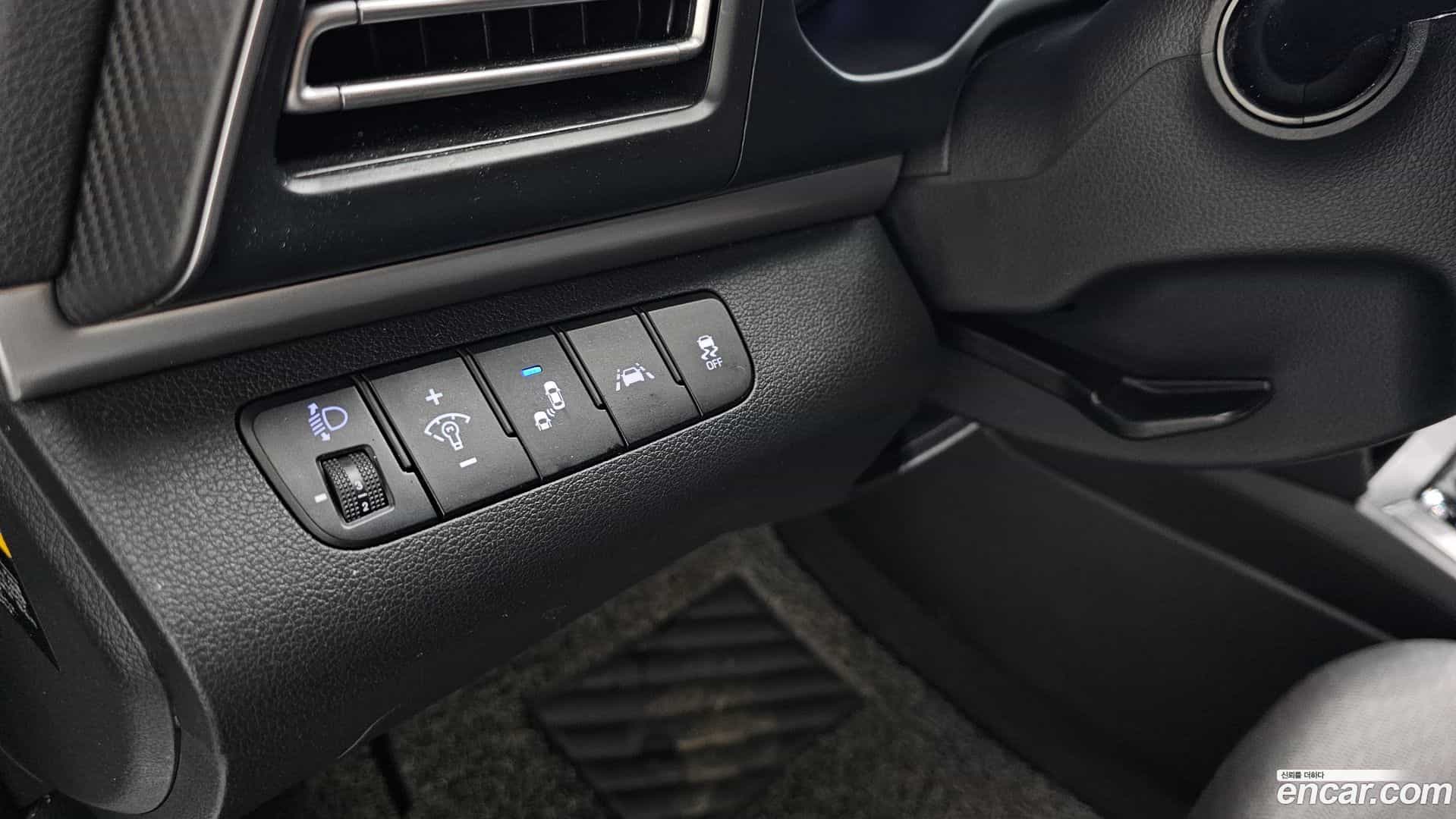 AVANTE Hyundai 2019.10-OPTION-023